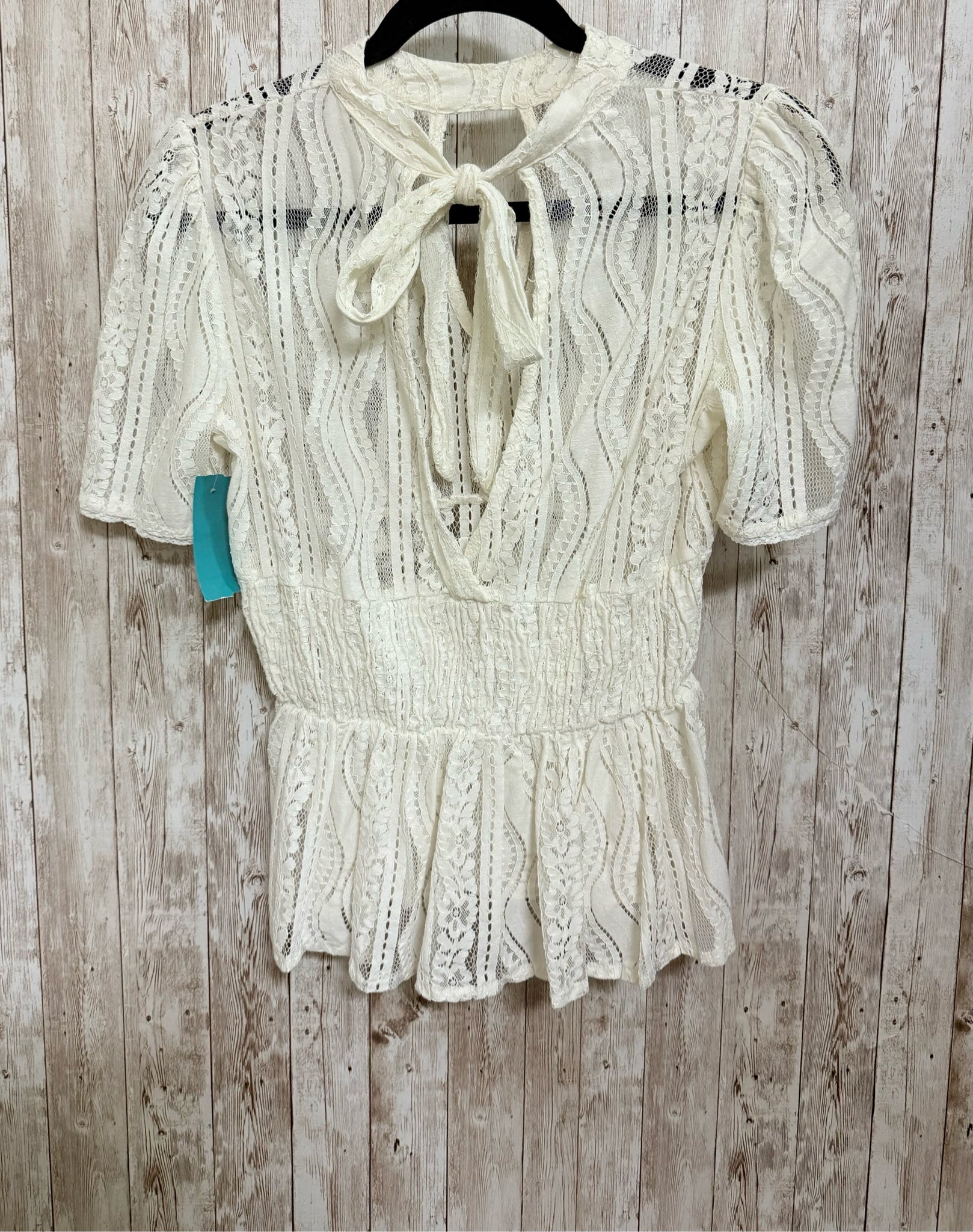COCO + JAIMESON Size S Cream Top