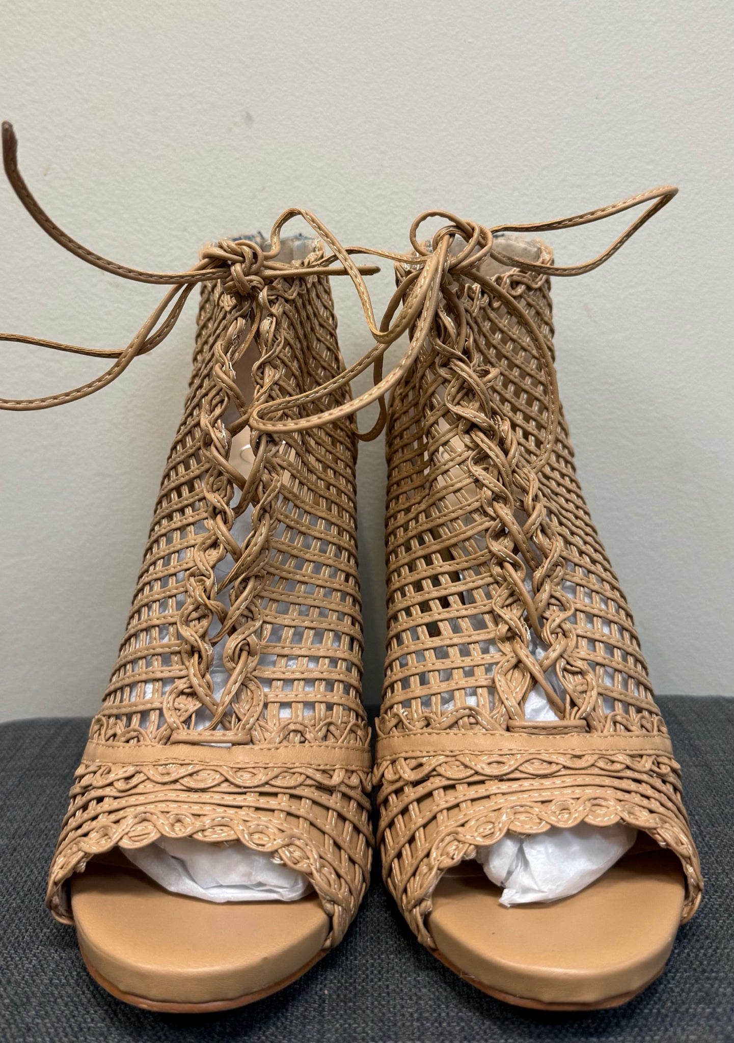 10 JESSICA SIMPSON SAND Sandals