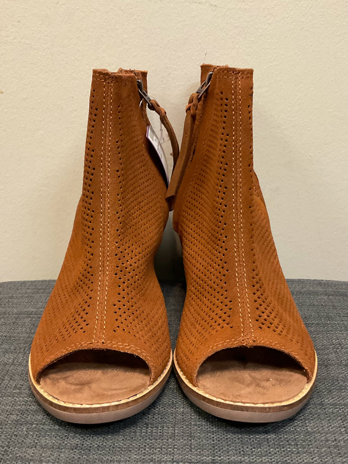 6.5 TOMS Camel SHOES