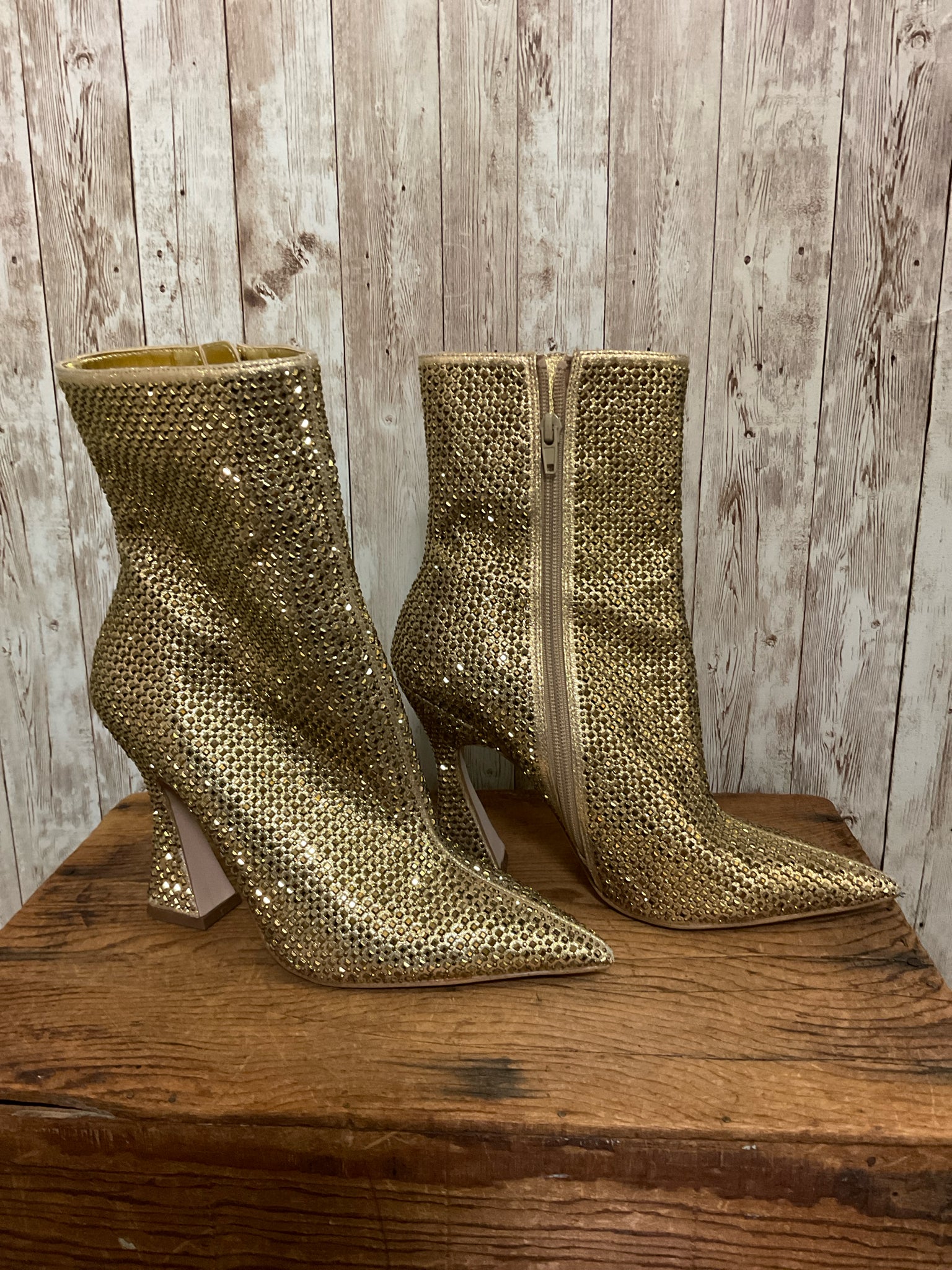 9 STEVE MADDEN Gold Boots
