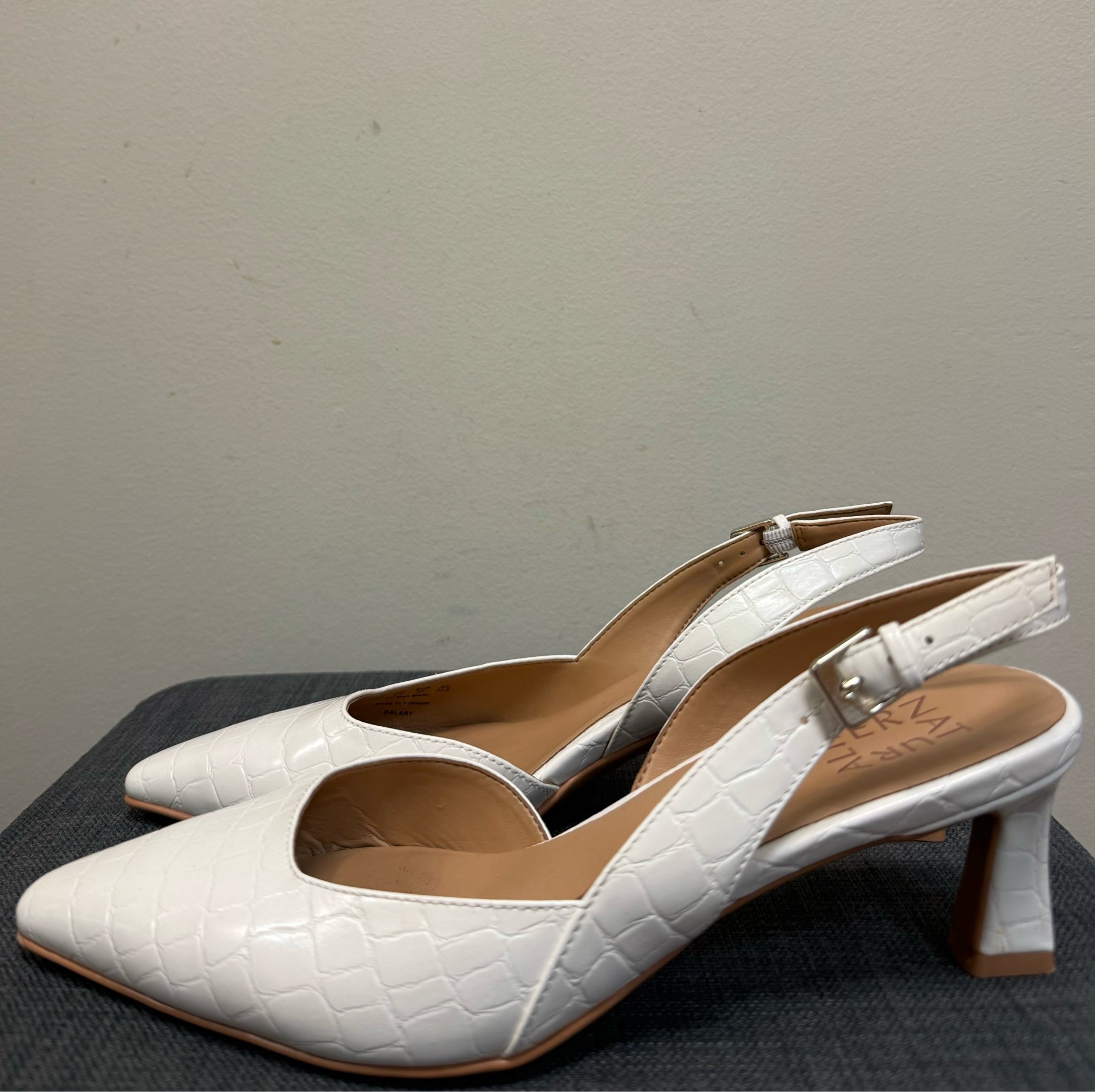 7 NATURALIZER Cream SHOES