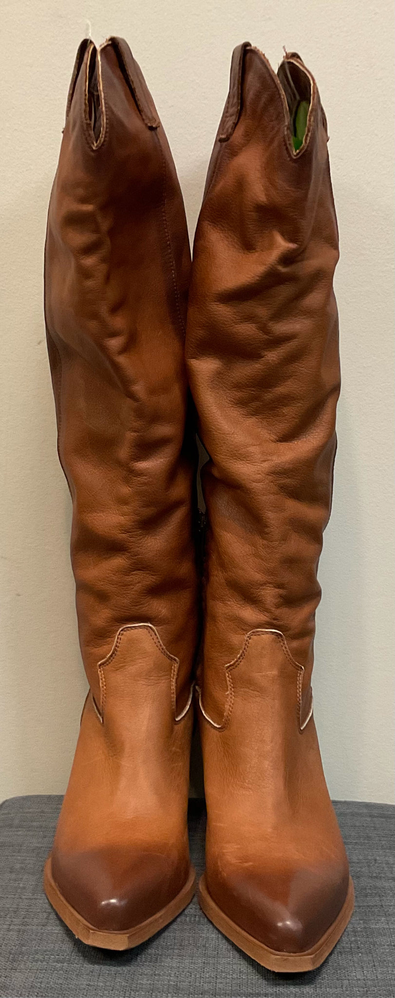 10 SUNDANCE Brown Boots