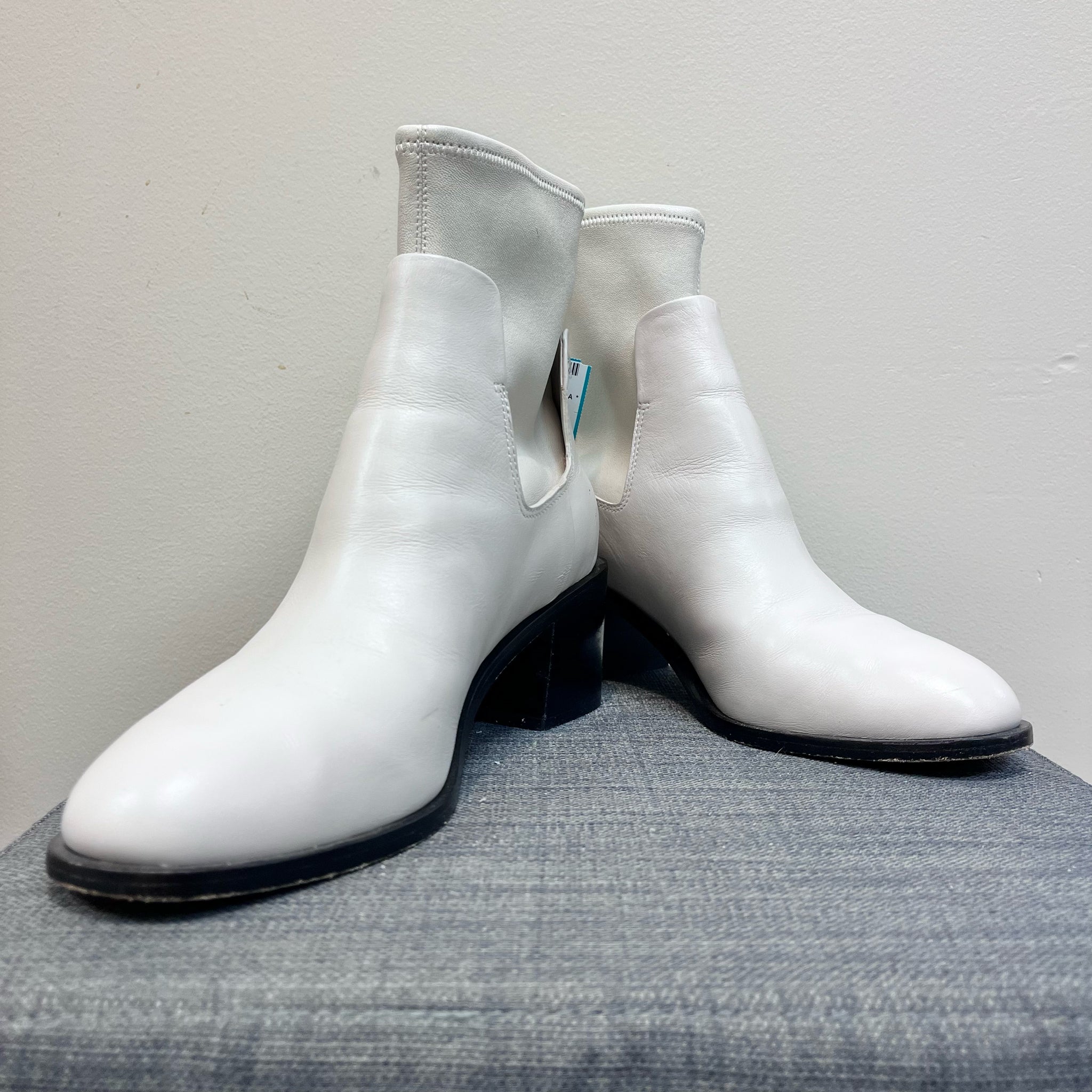 10 POUR LA VICTOIRE Cream Boots