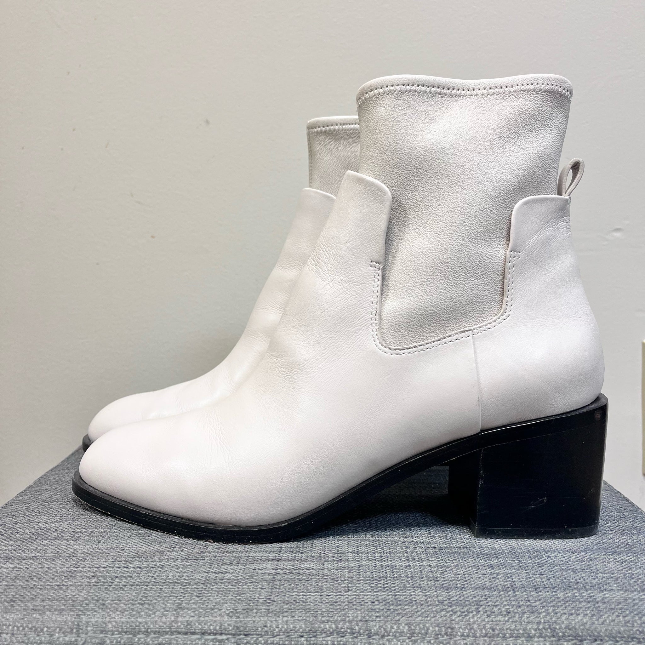 10 POUR LA VICTOIRE Cream Boots