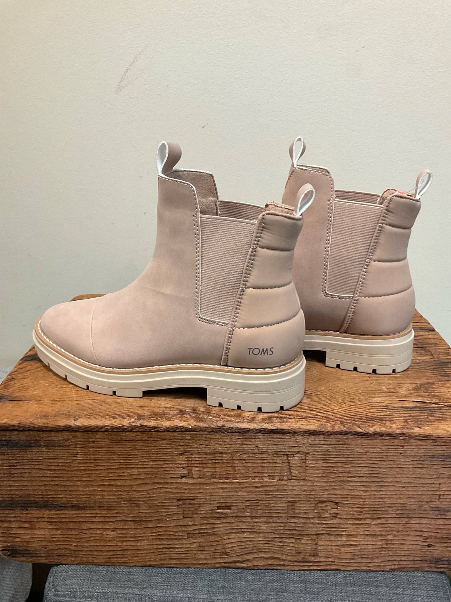 TOMS 7 Tan Boots