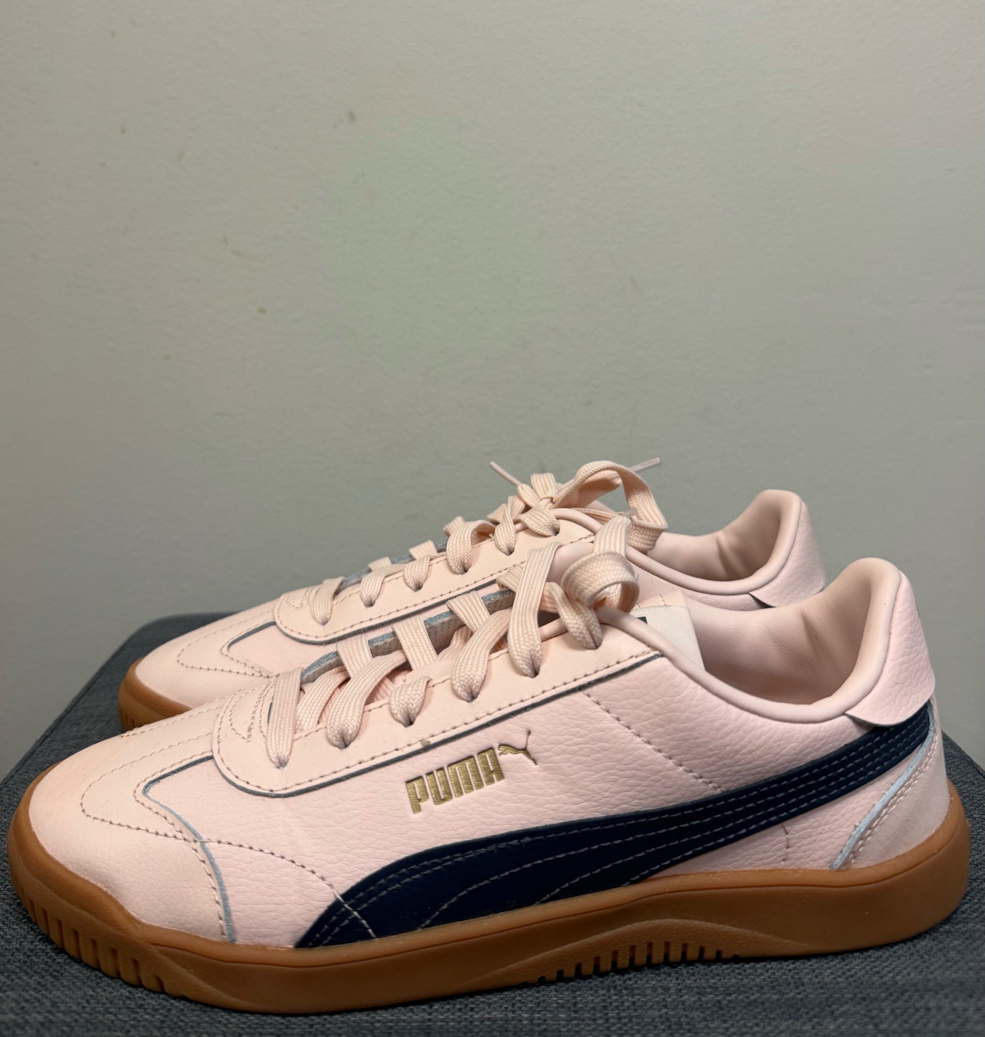 8 PUMA Pink Sneakers