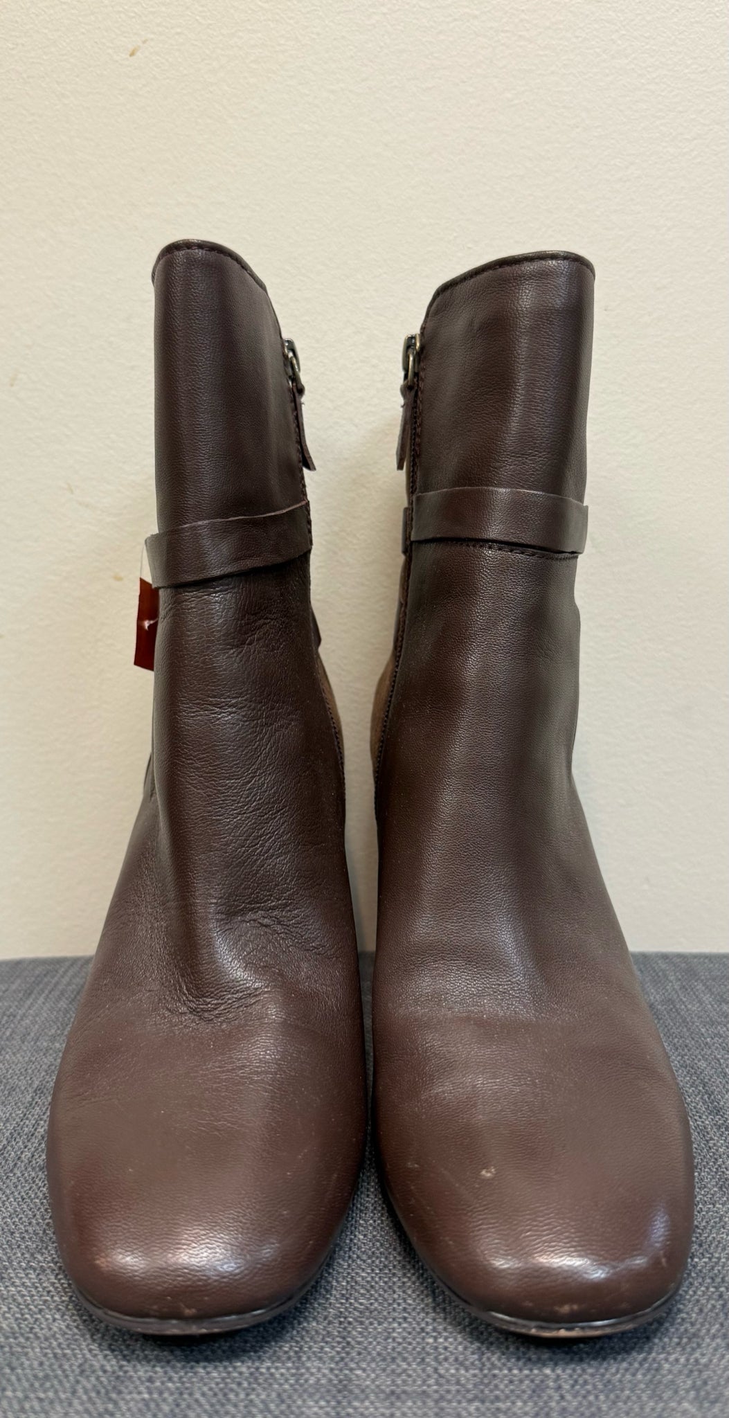 JOHNSTON & MURPHY 9.5 Brown Boots