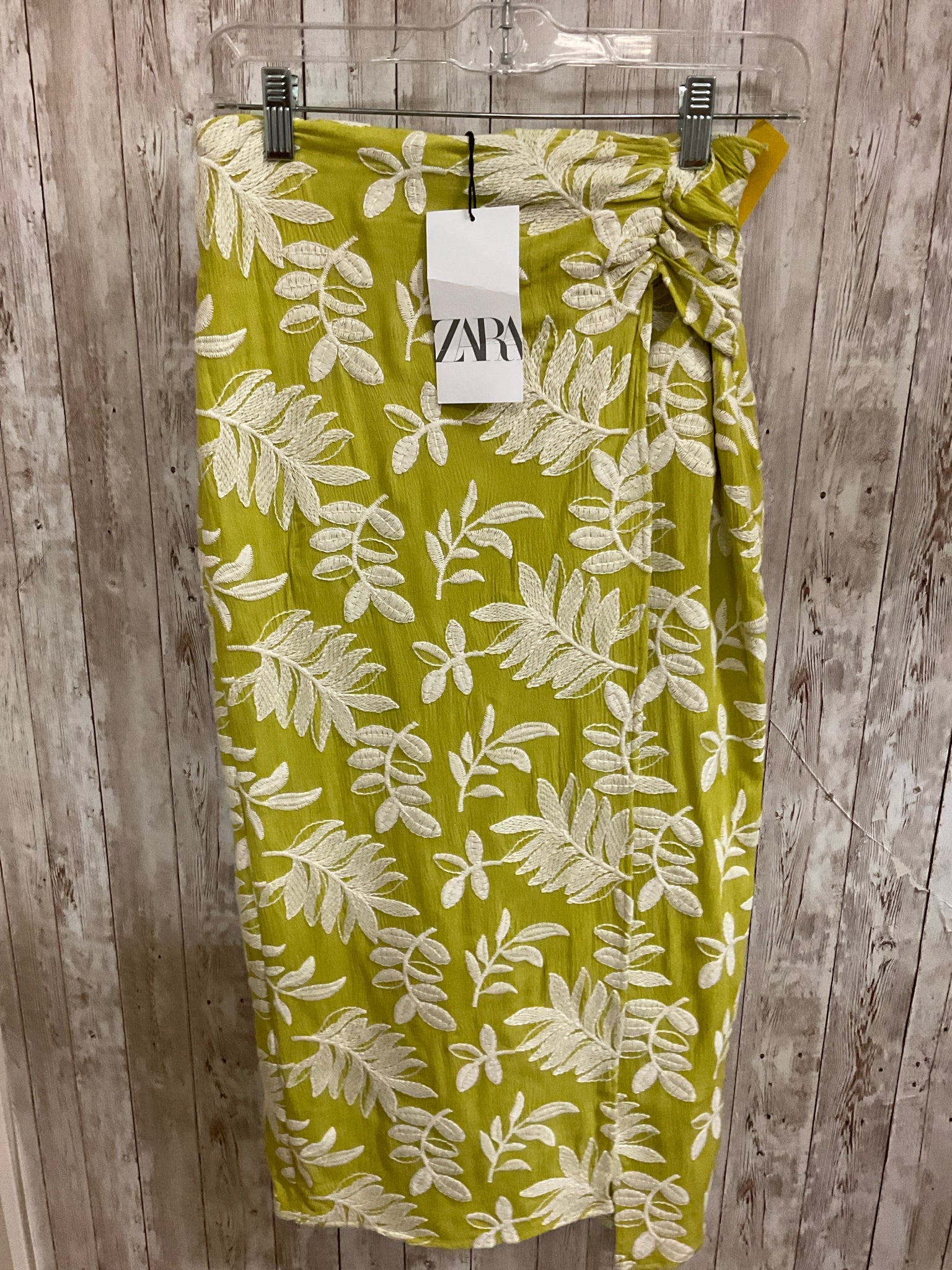 Size XS ZARA LIME AND CREAM PRINT Skirt