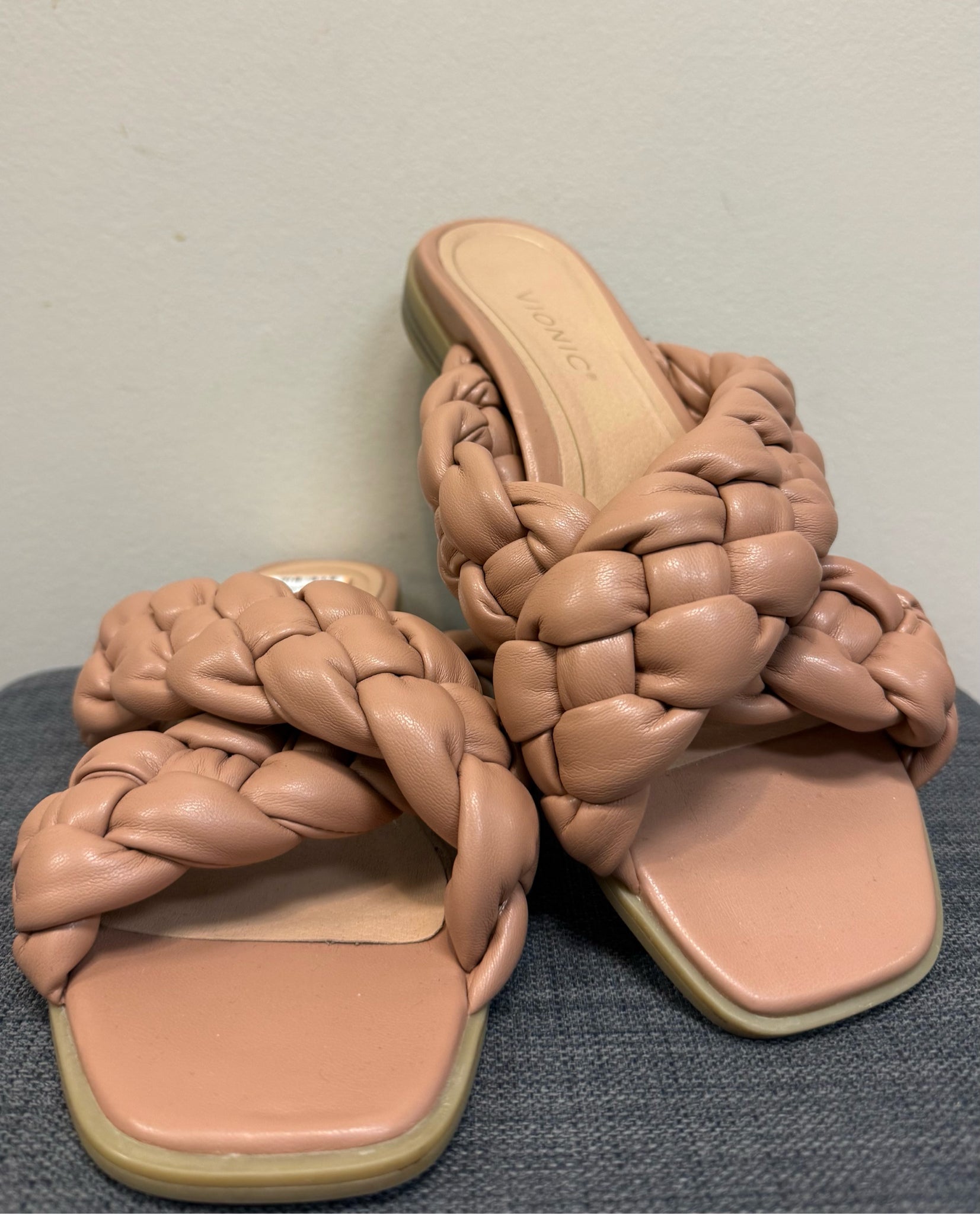9 VIONIC Tan Sandals
