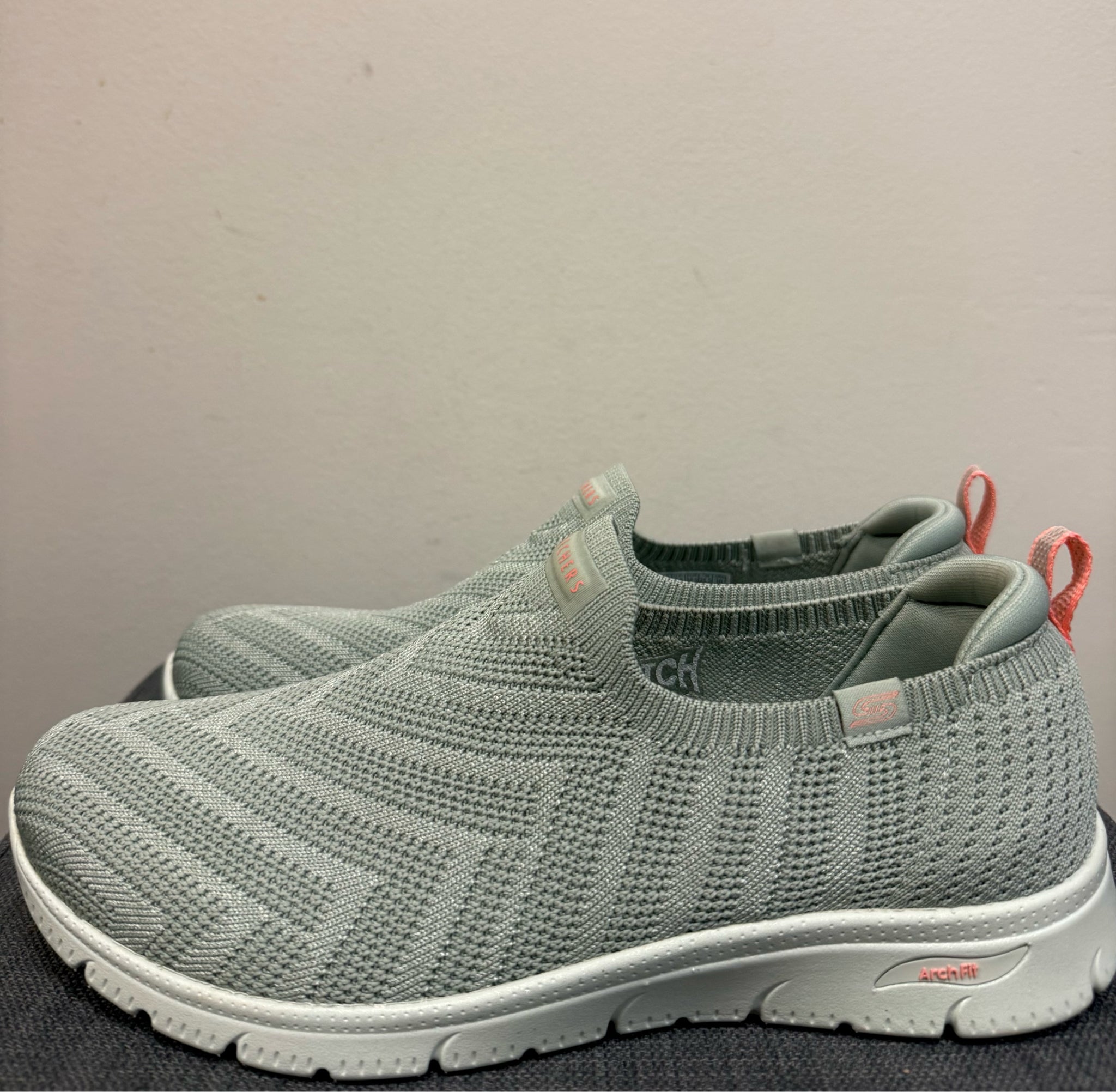 8.5 SKECHERS GREY SHOES
