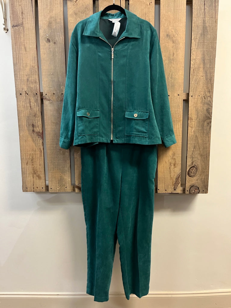 DRAPERS & DAMONS Size XL GREEN SUEDE 2 PC PANT SET