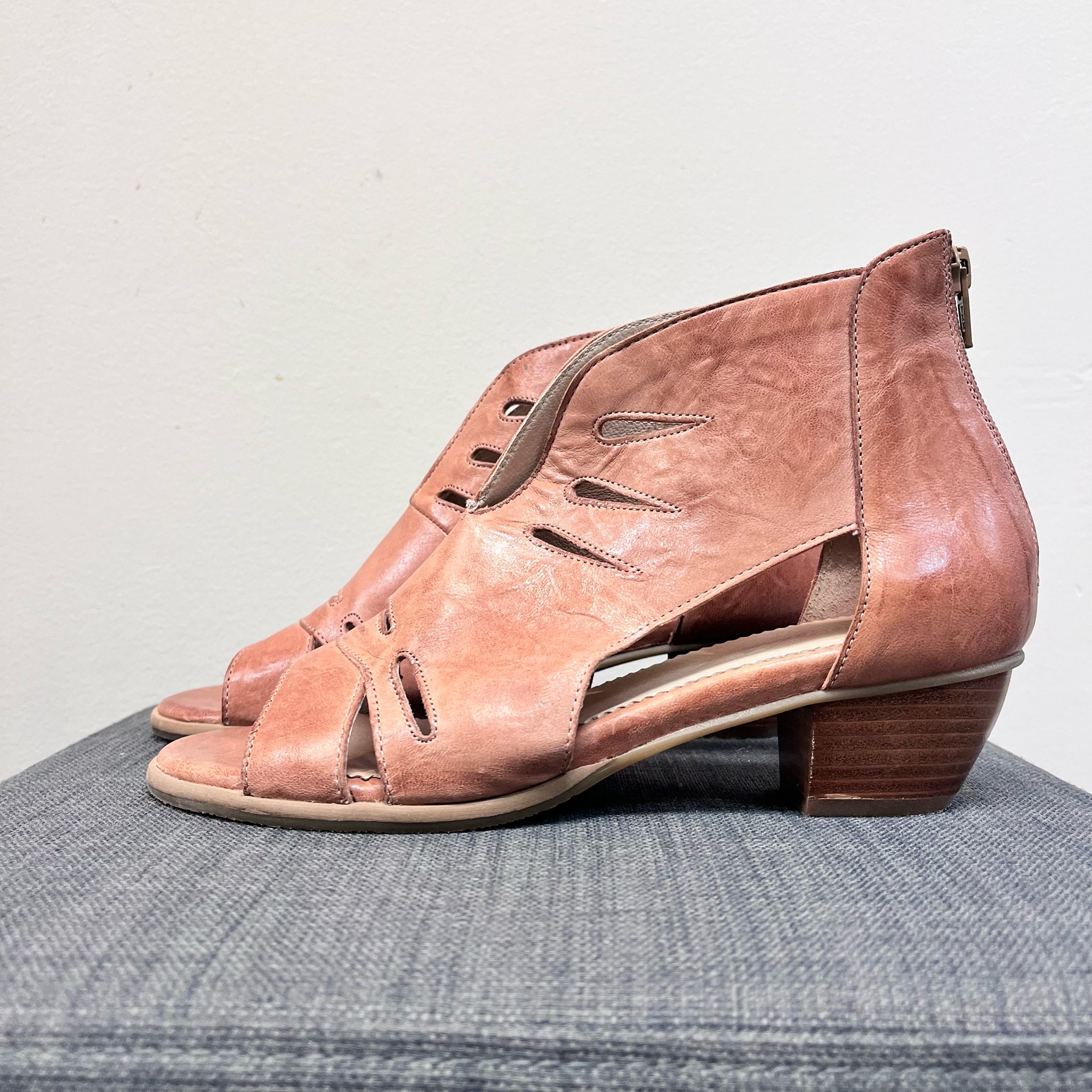 MENTHA 8.5 Brown Sandals
