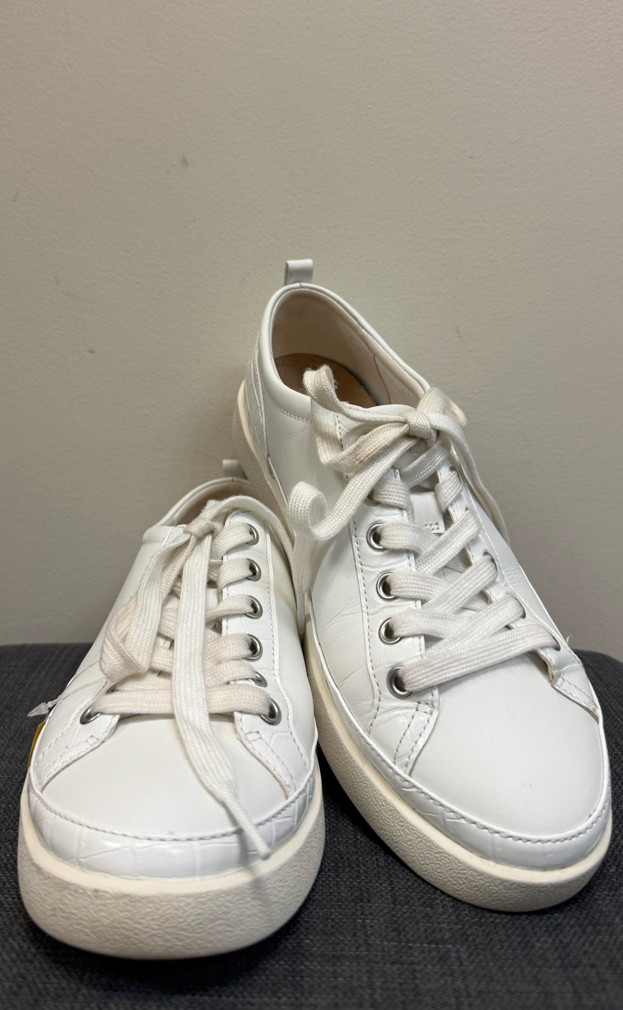 8.5 VIONIC White SHOES