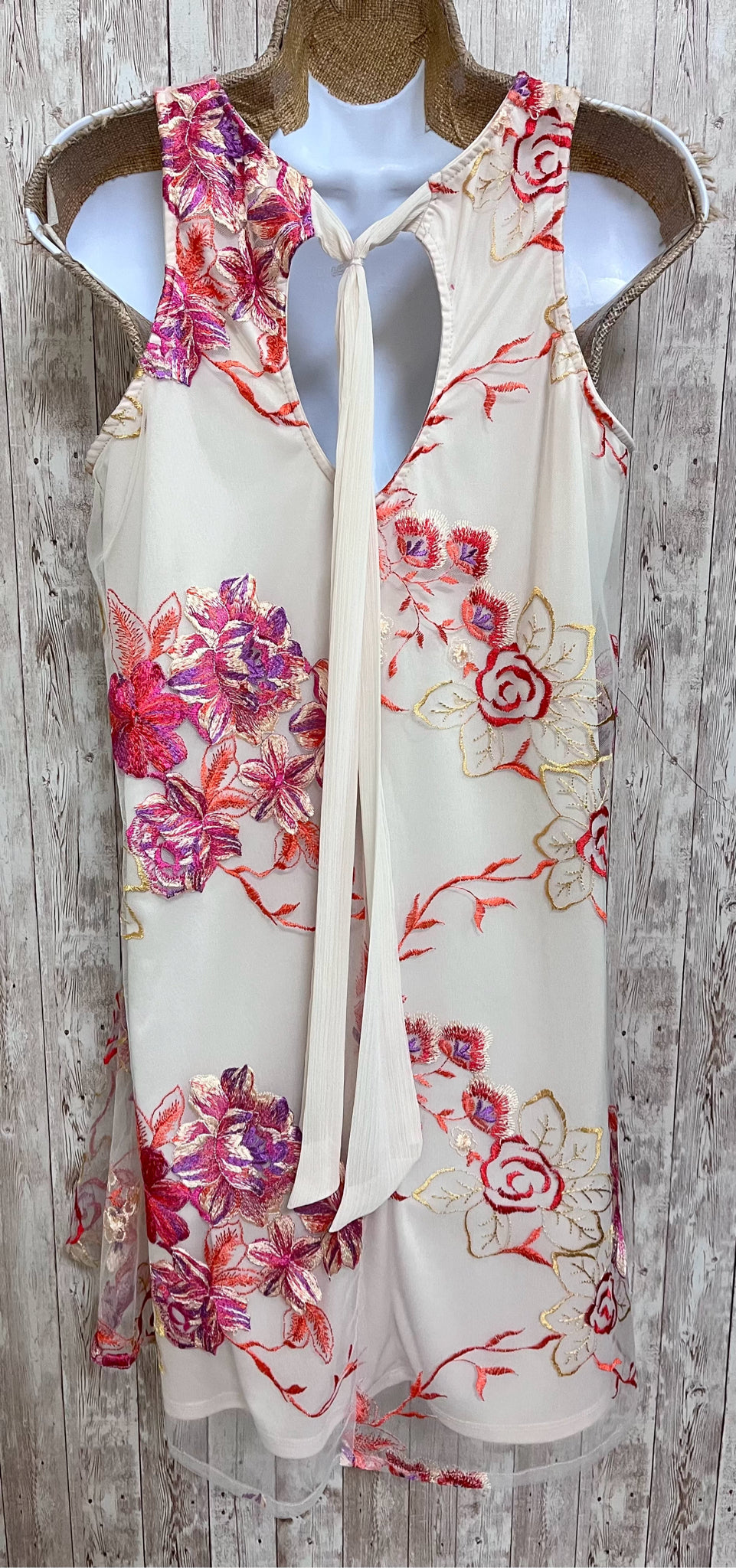 Size M ECI CREAM AND PINK Dress