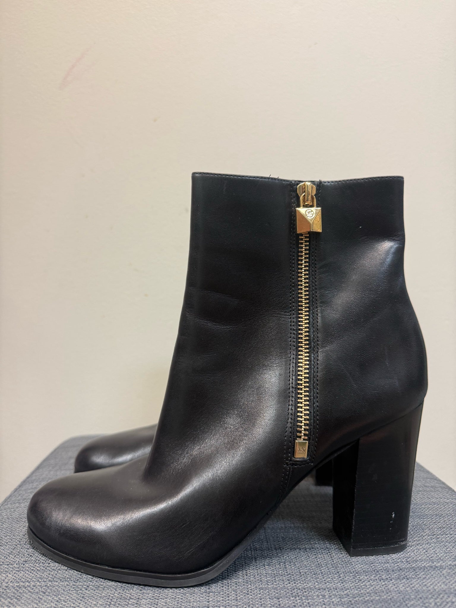 9 MICHAEL KORS Black Boots
