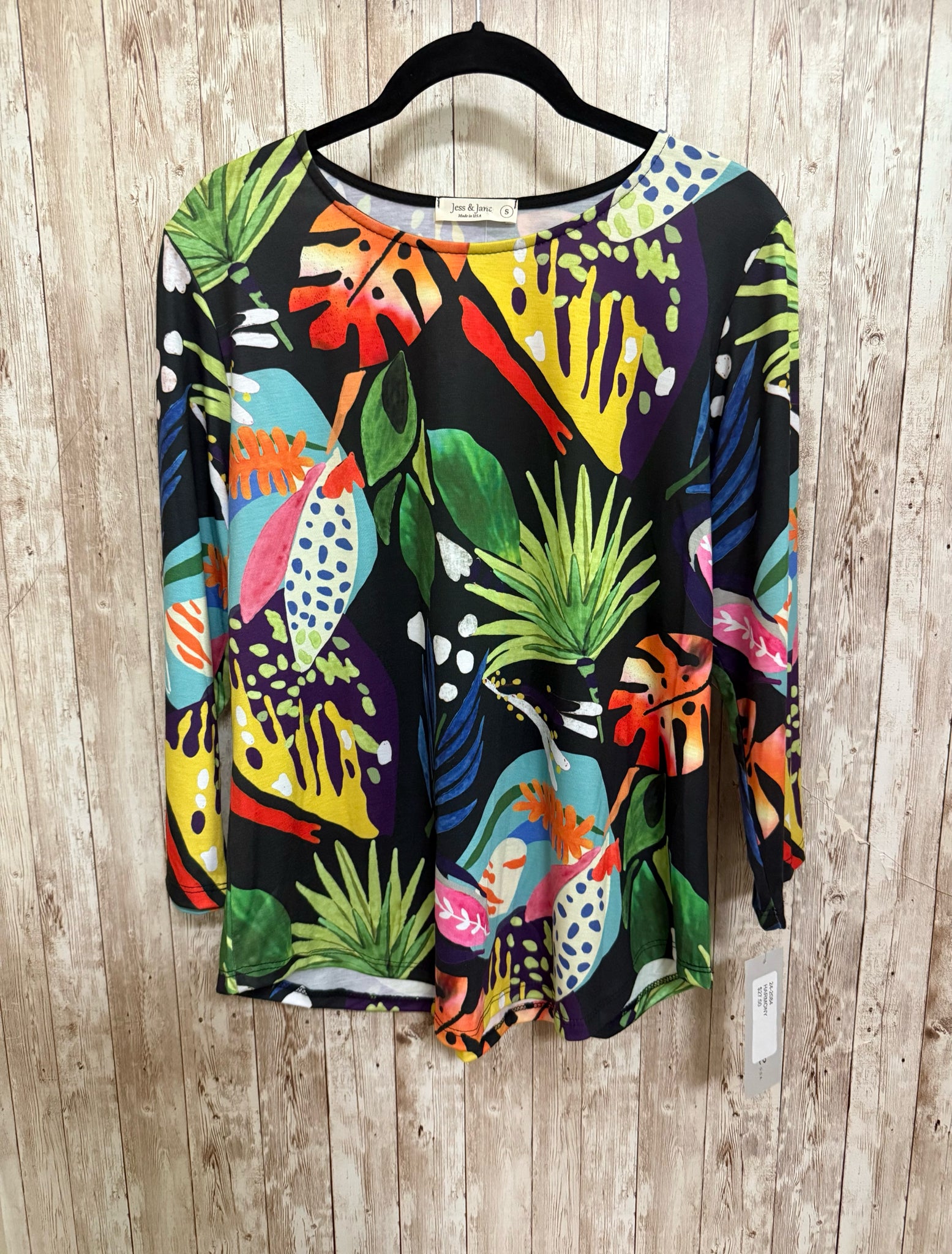 Size S JESS & JANE Black Print Top