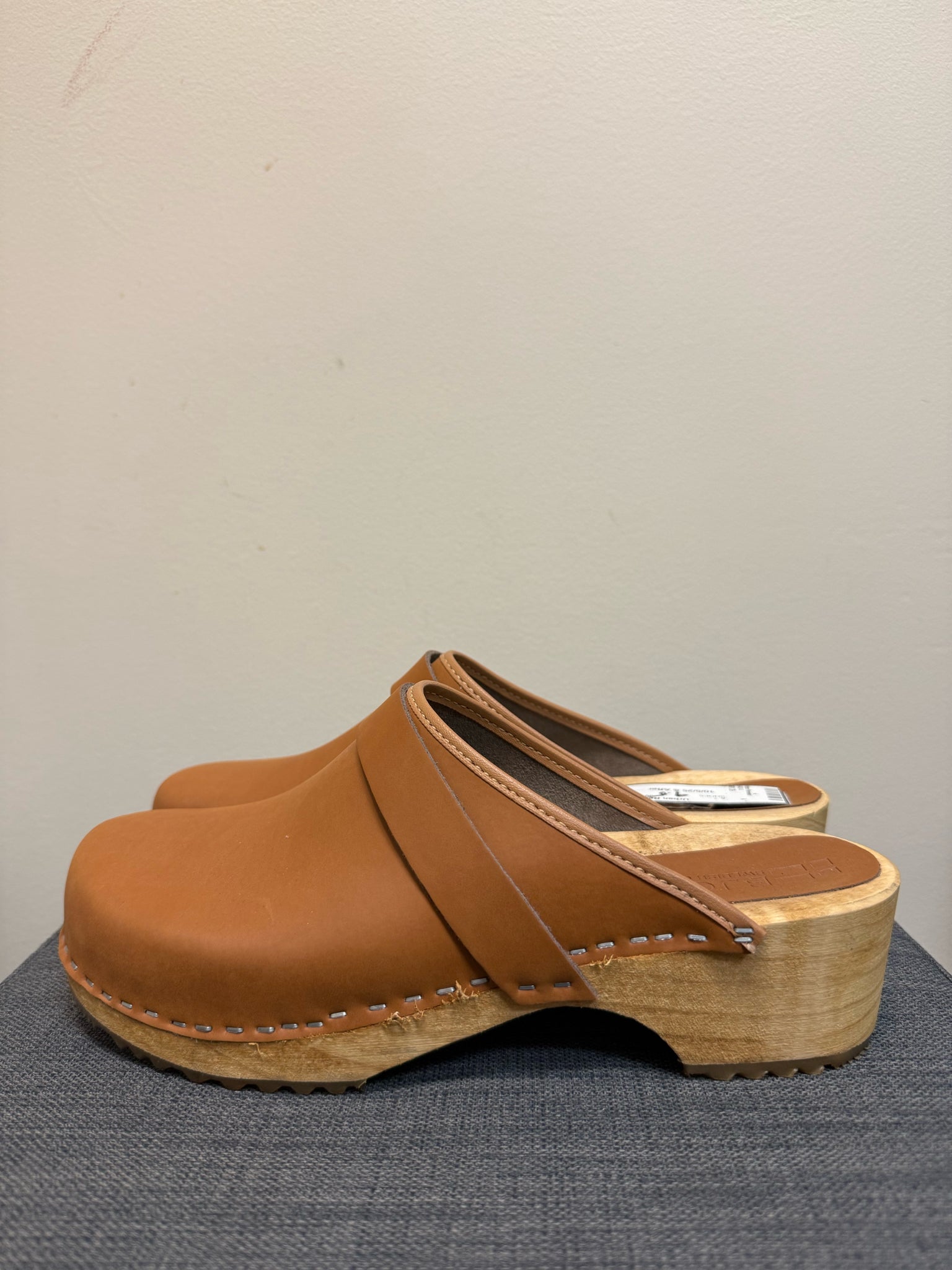 BJORK Tan 9.5 SHOES