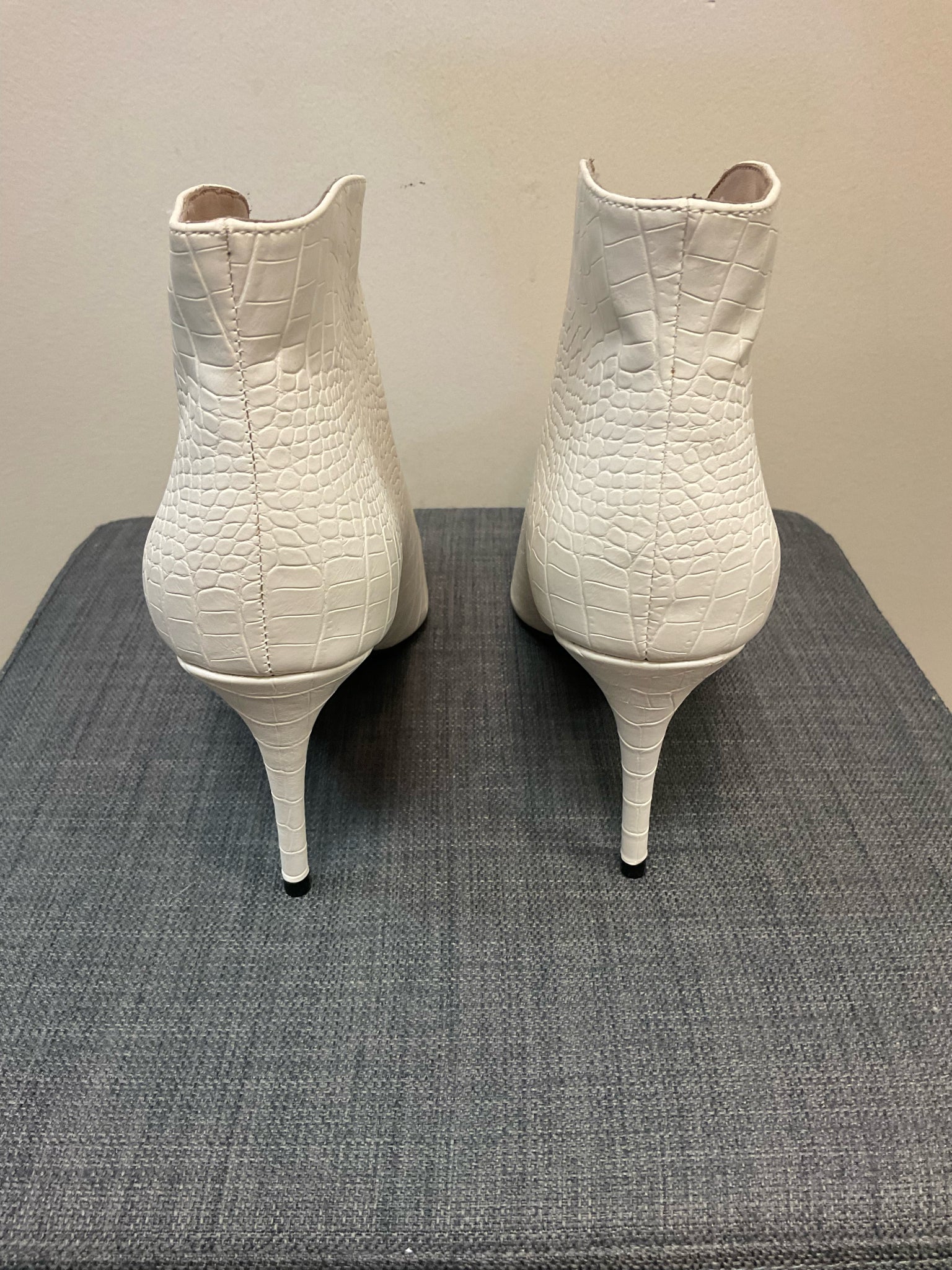 8 FARYLROBIN White Boots