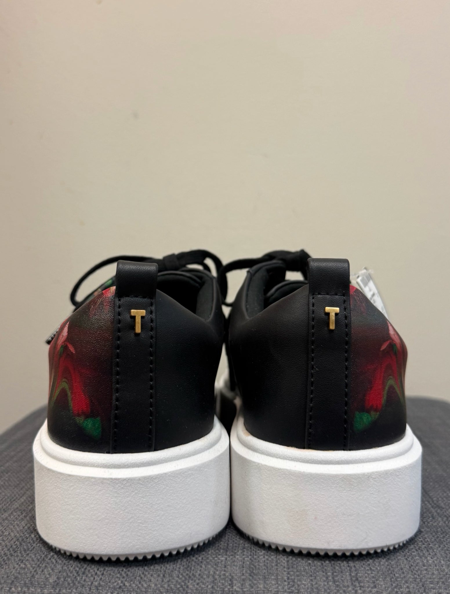 8.5 TED BAKER BLACK FLORAL SHOES