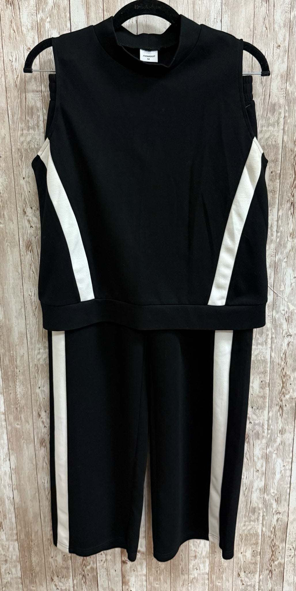 Size M XIEEROUO BLACK AND WHITE 2 PC SET