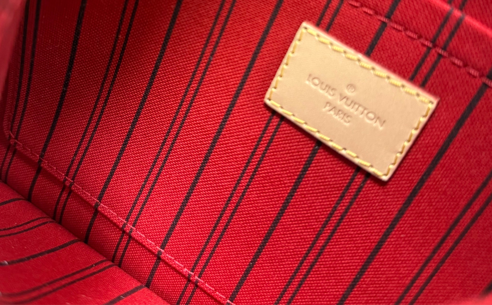 LOUIS VUITTON Wristlet