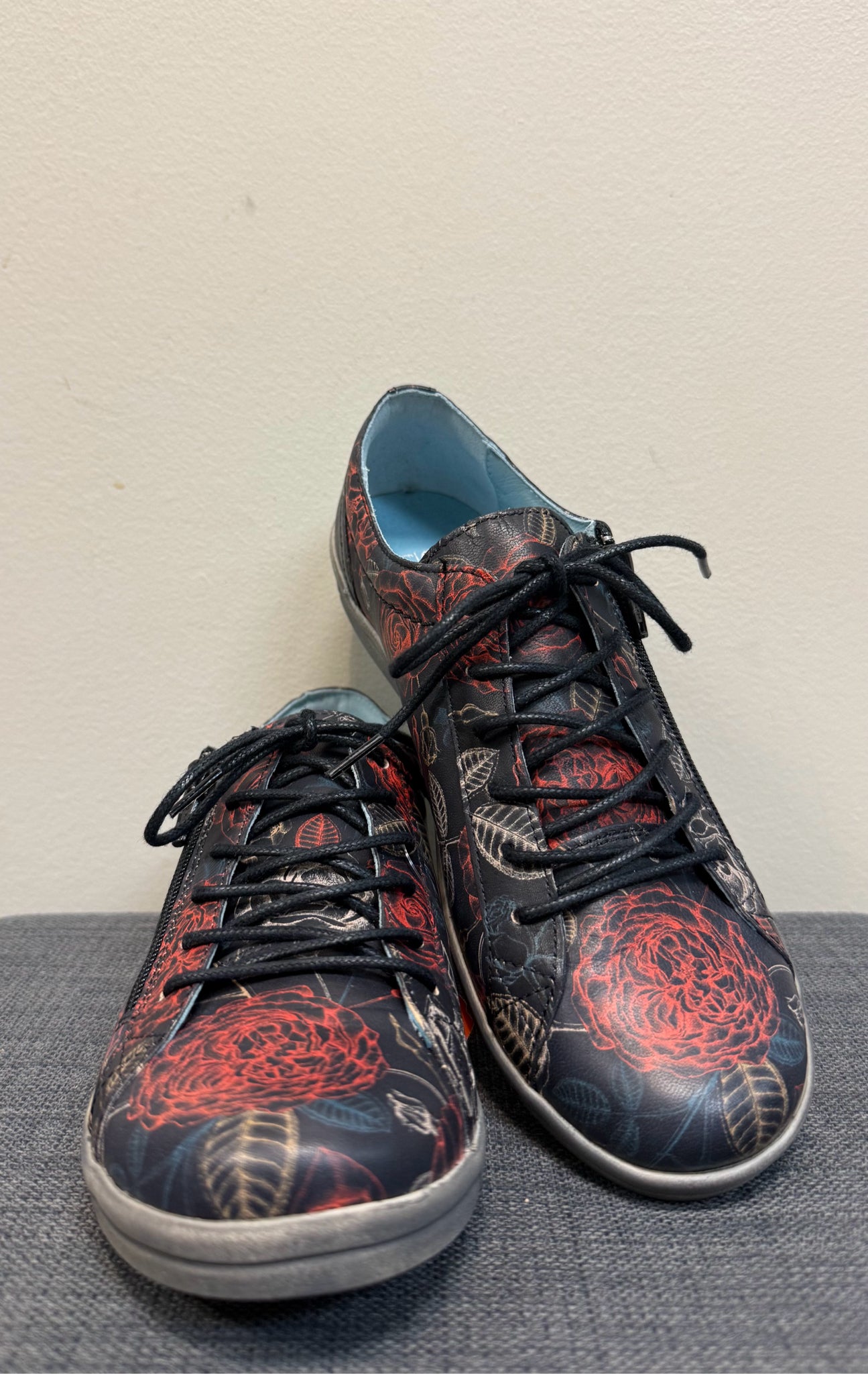 CLOUD FOOTWEAR 7 BLACK AND RED FLORAL SHOES