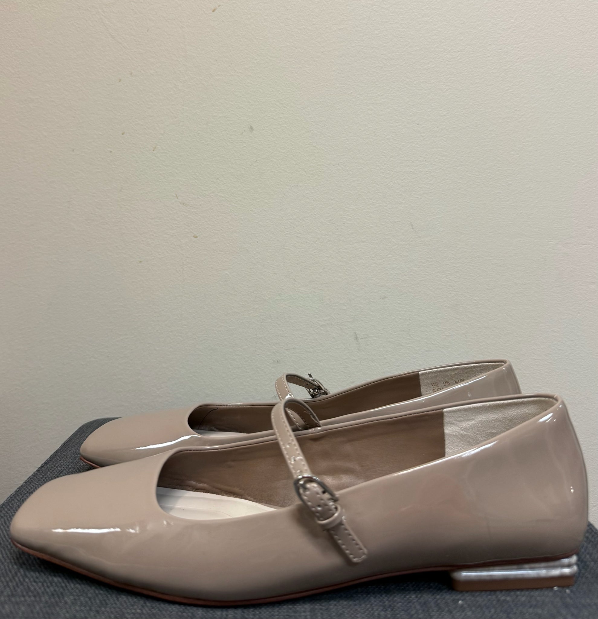 9.5 FRANCO SARTO Tan SHOES