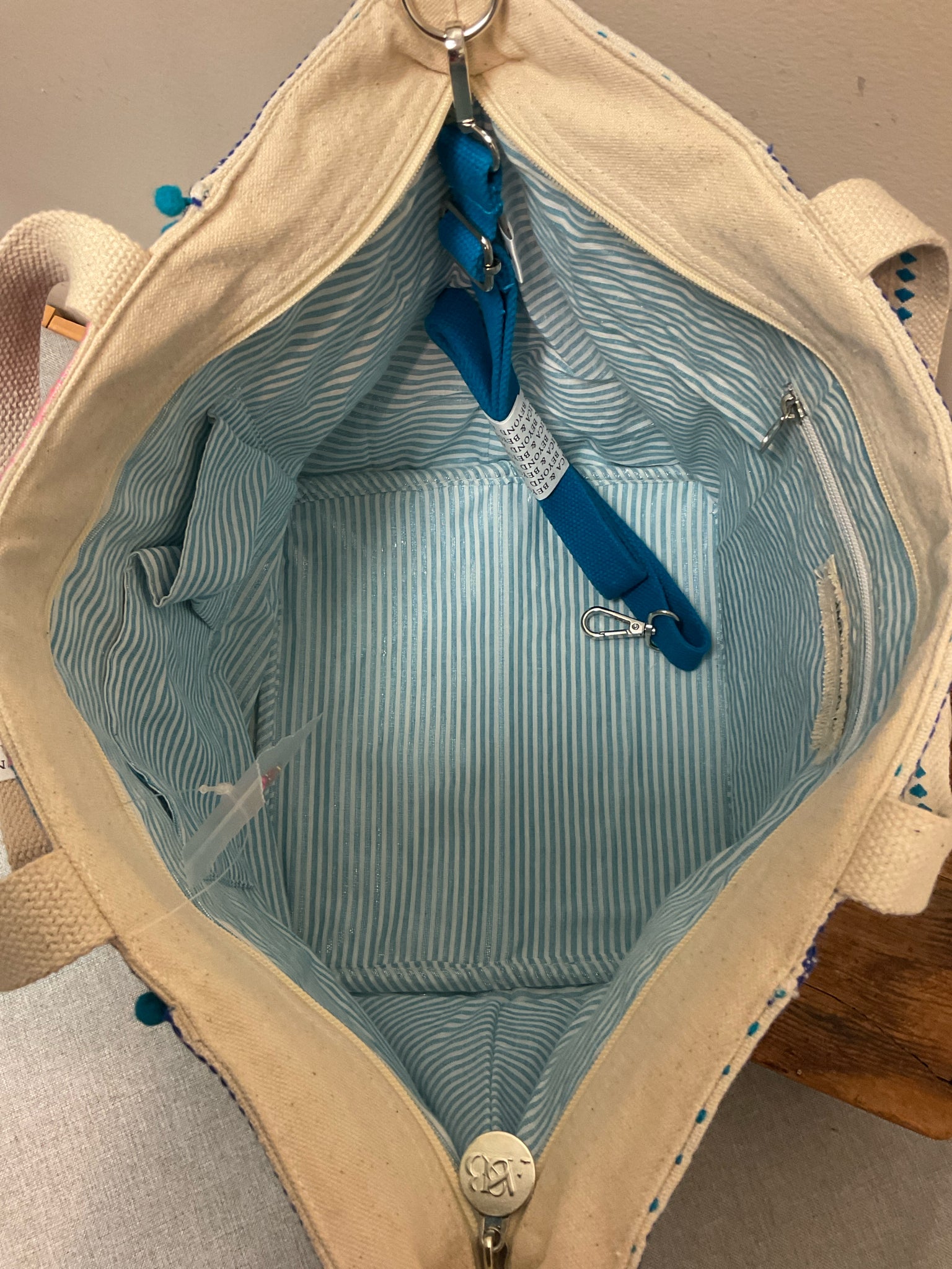 AMERICA & BEYOND Purse