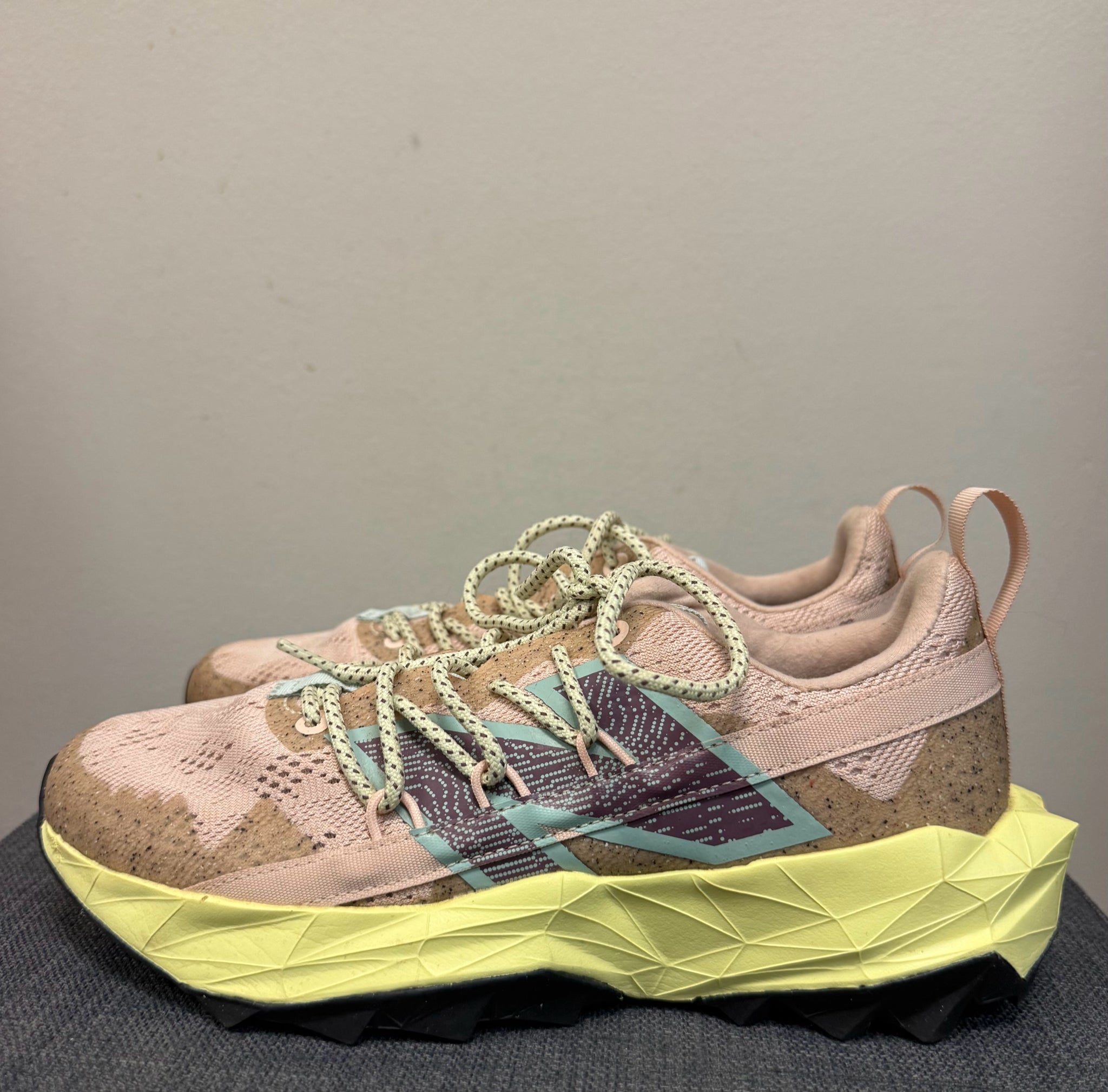7 NEW BALANCE ROSE GOLD SHOES