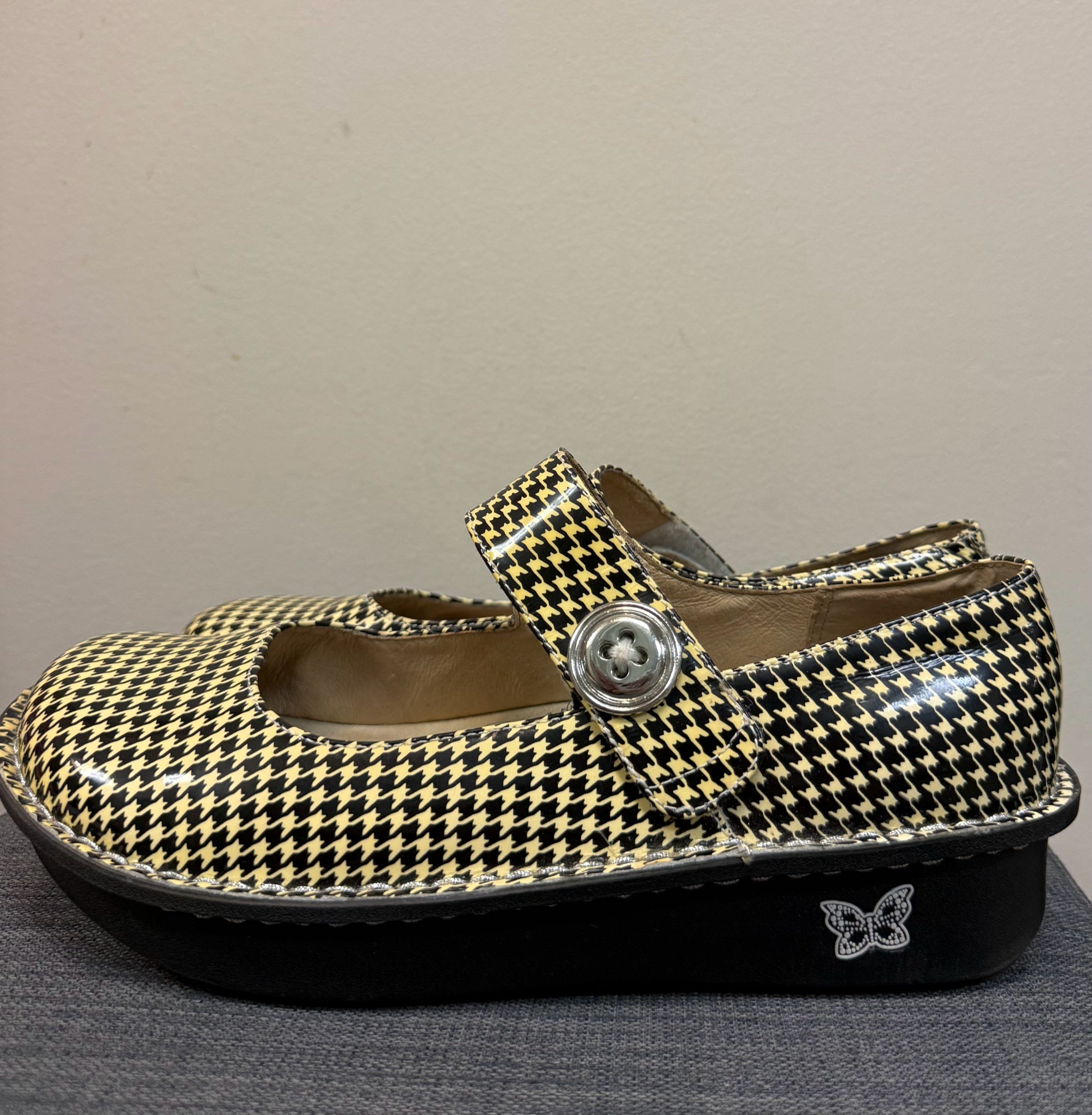 9 ALEGRIA YELLOW AND BLACK SHOES