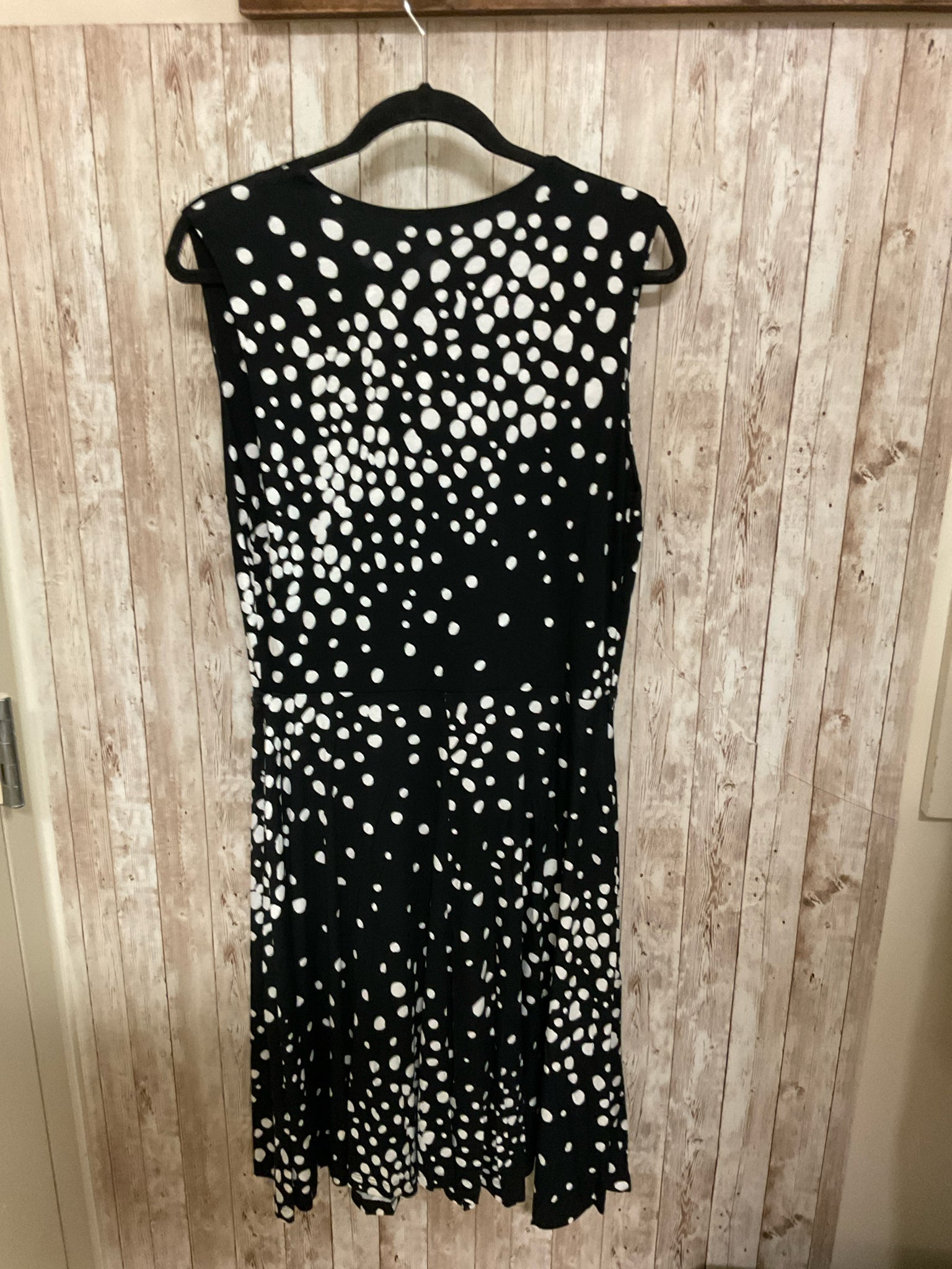 Size M LASCANA BLACK AND WHITE Dress