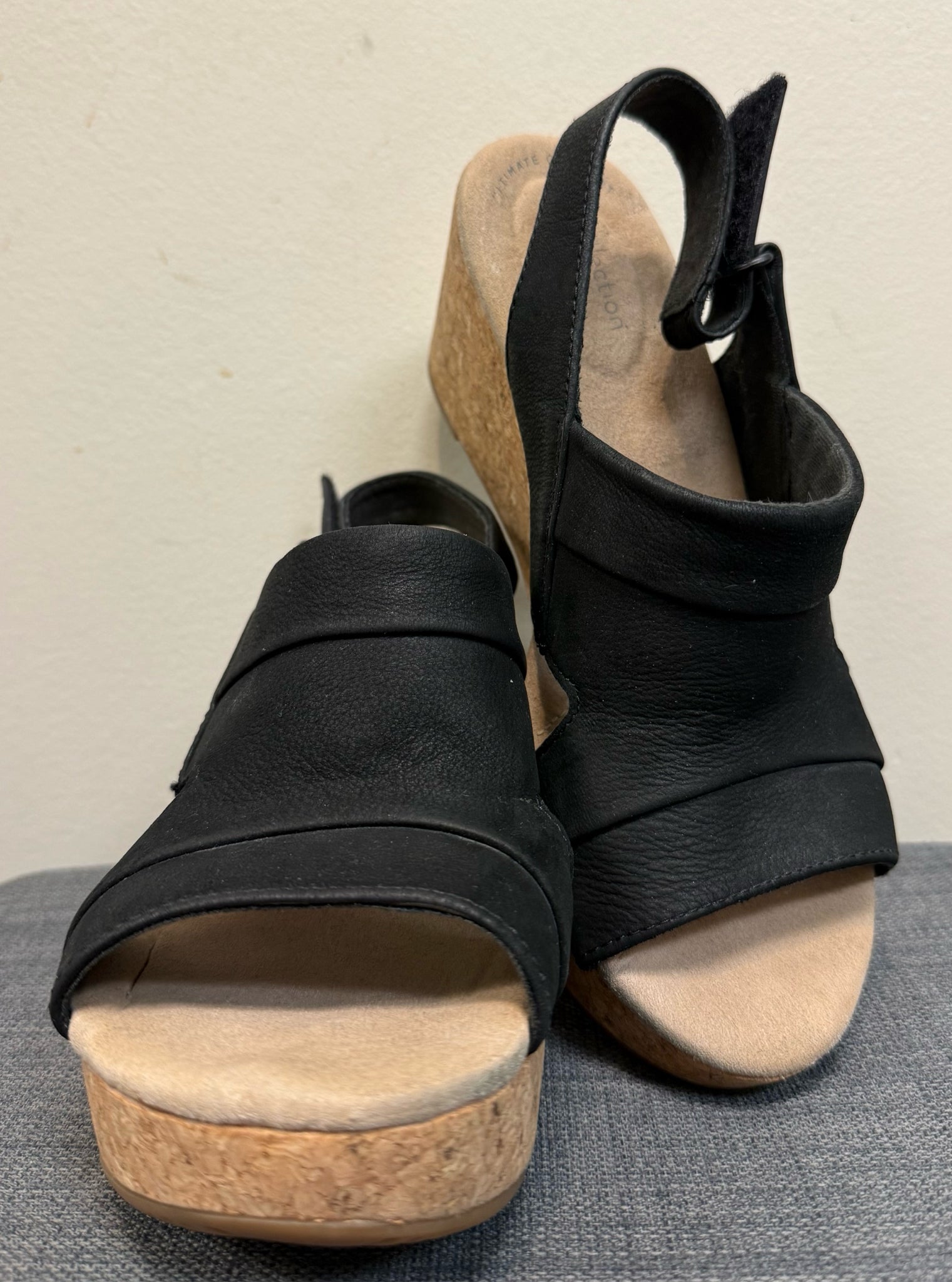 8.5 CLARKS Black Sandals