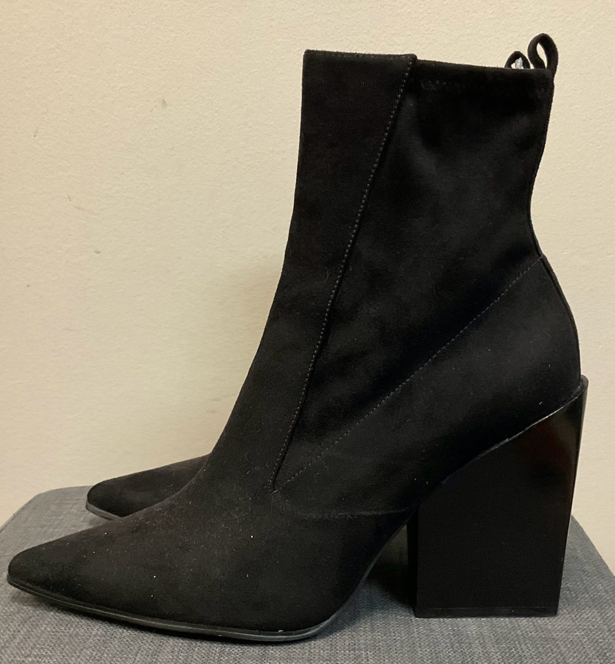 10 KENDALL&KYLIE BLACK SUEDE Boots