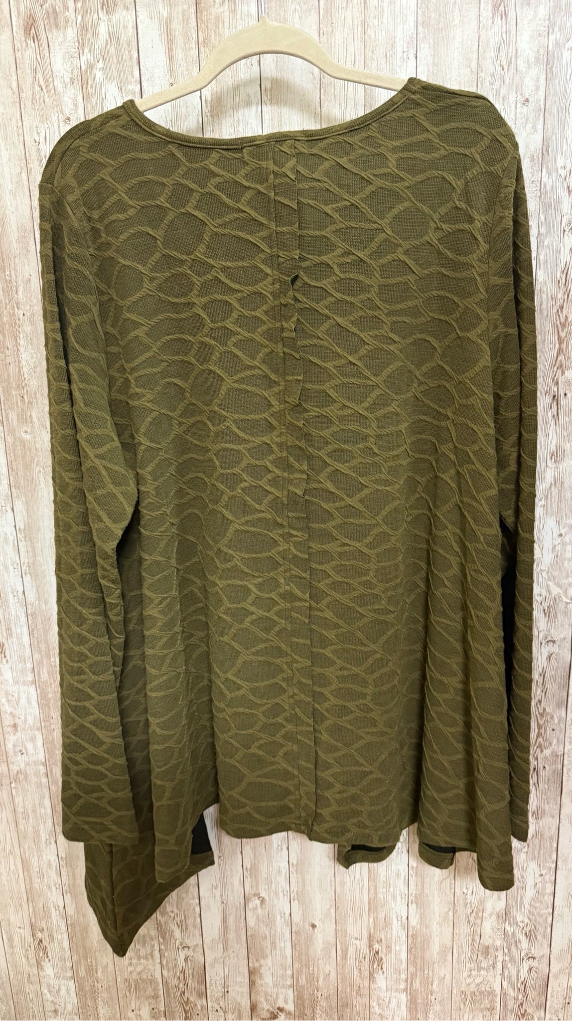 BELLA BLUE Size L/XL Olive Top