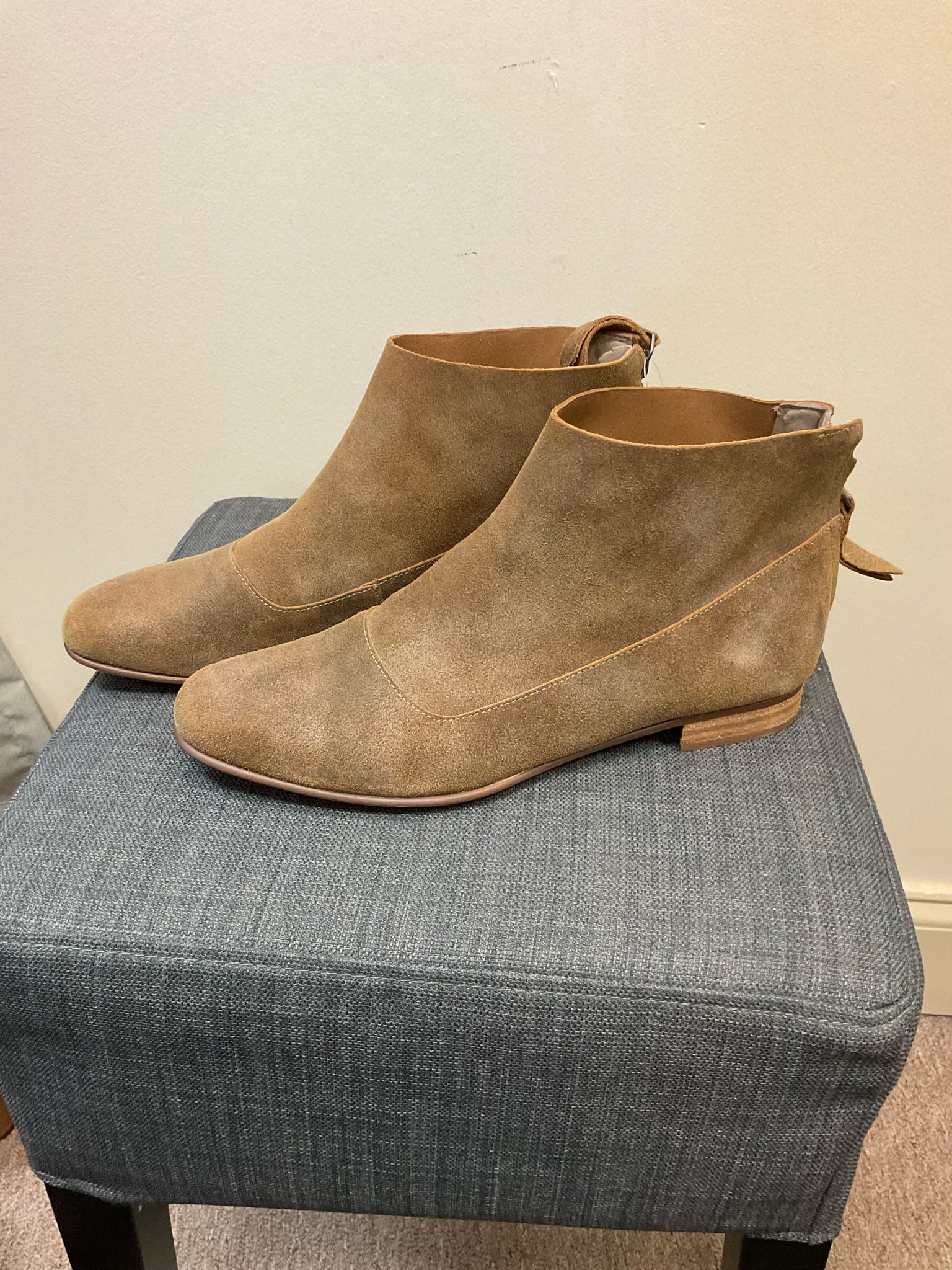 9 CLARKS Tan Boots