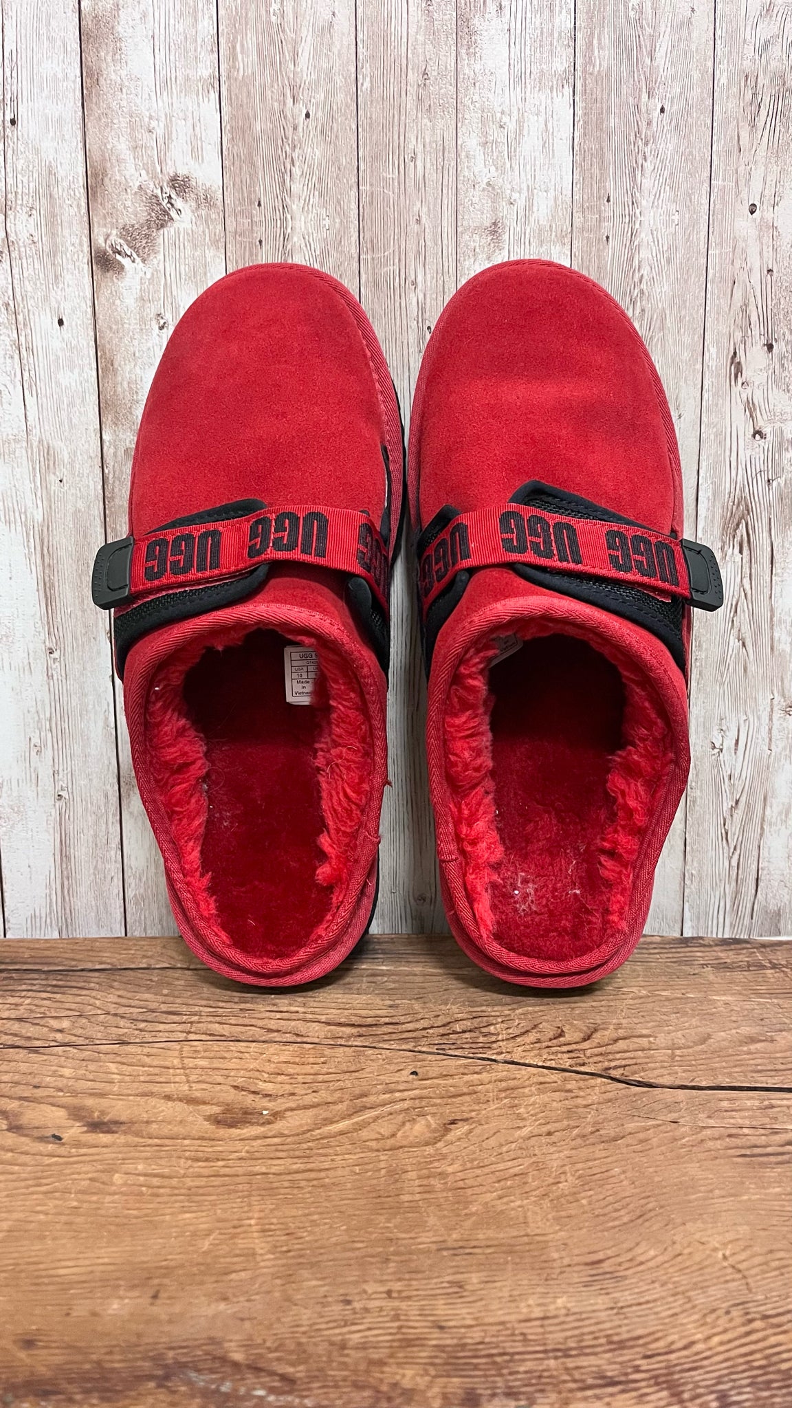 10 UGG RED AND BLACK SHOES