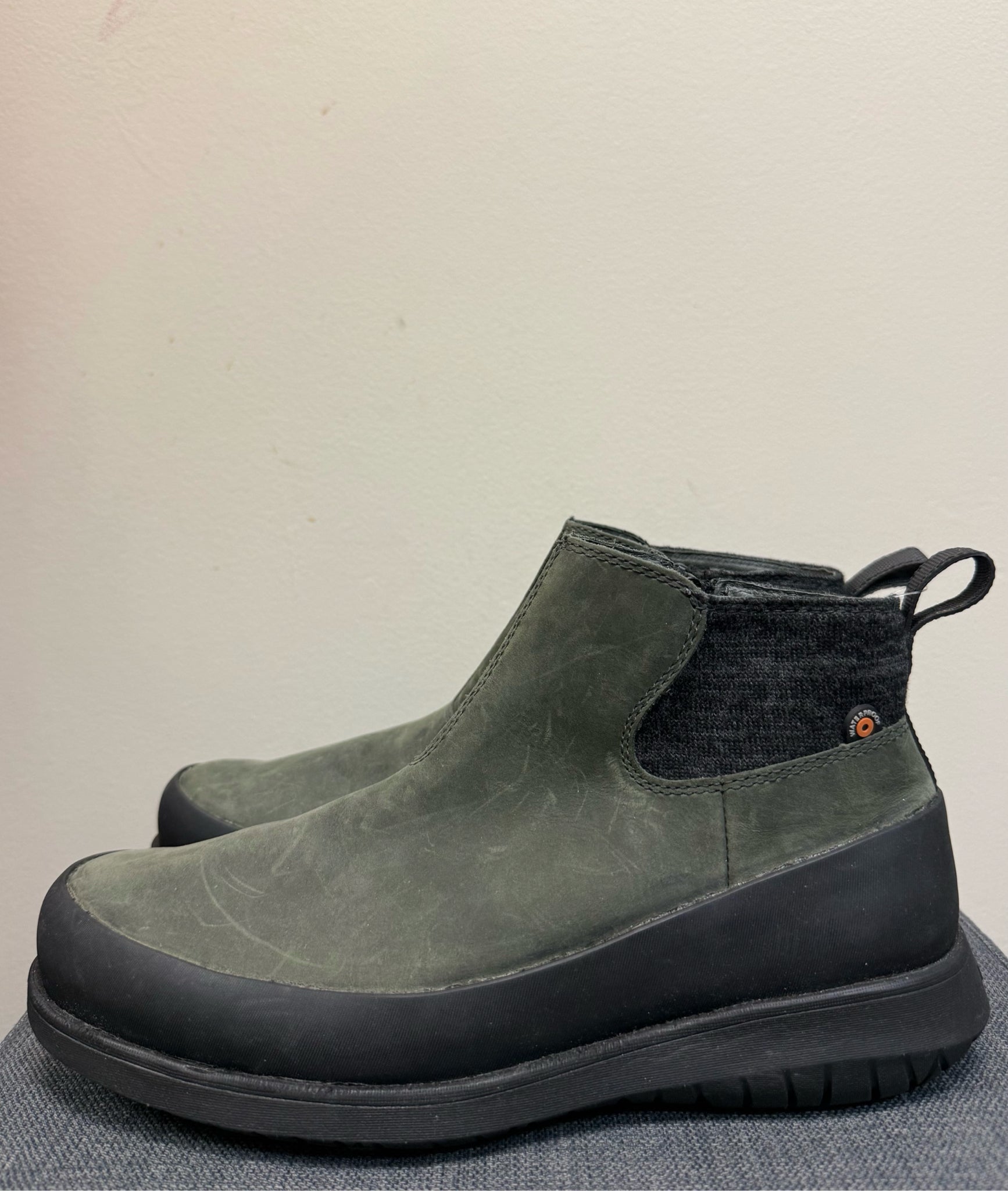 BOGS 8.5 OLIVE SUEDE Boots