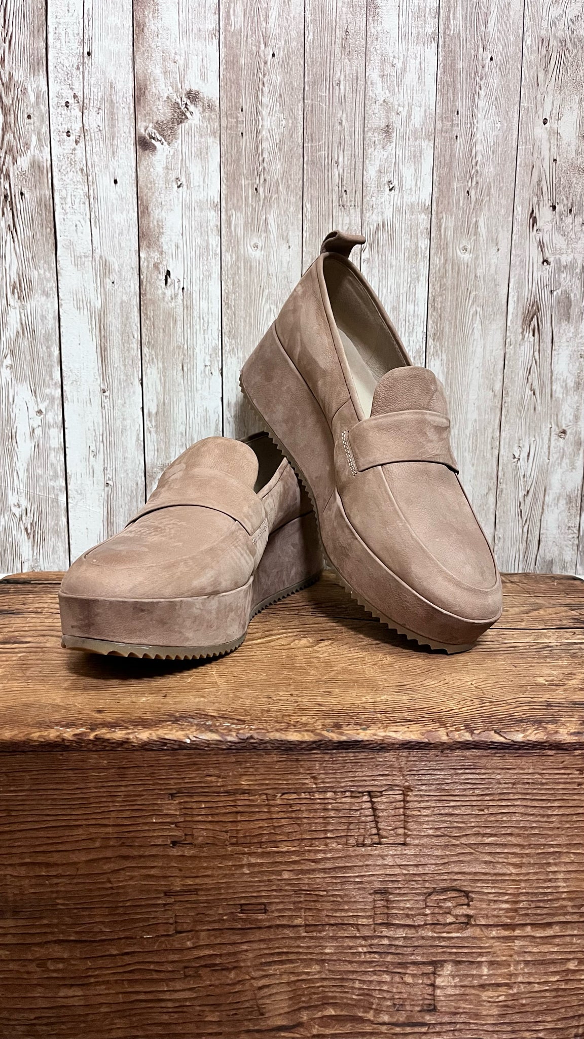 EILEEN FISHER 8.5 Tan SHOES