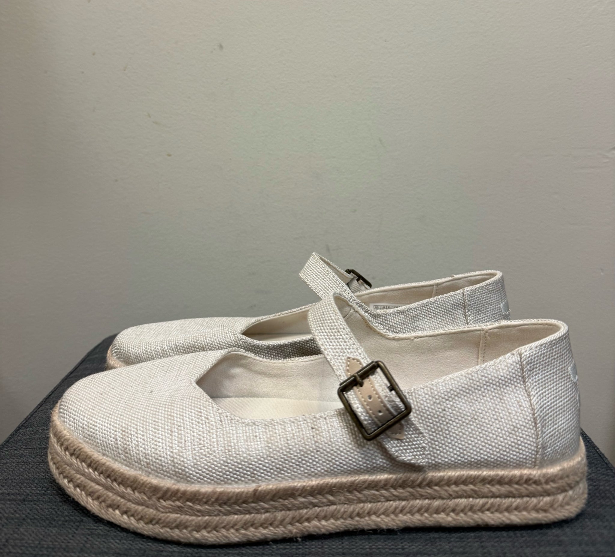 8 TOMS Beige SHOES