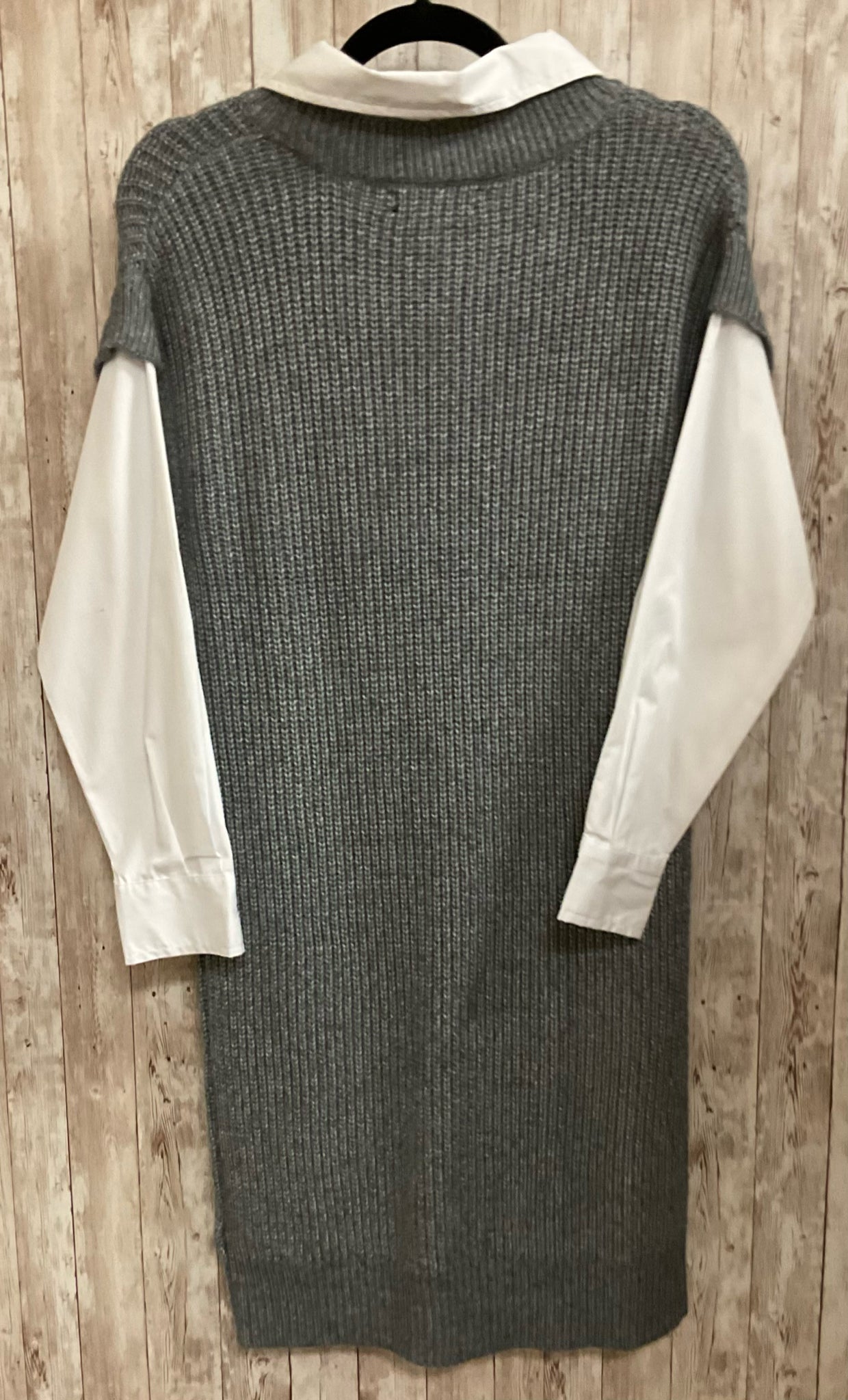 Size M TAHARI GREY AND WHITE Dress