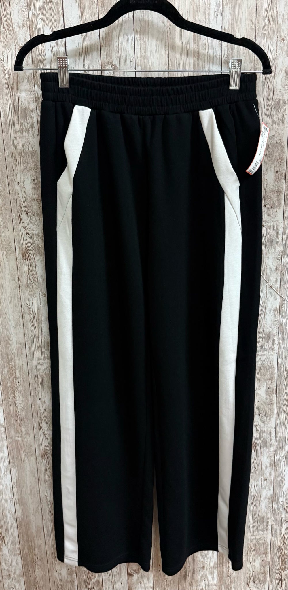Size M XIEEROUO BLACK AND WHITE 2 PC SET