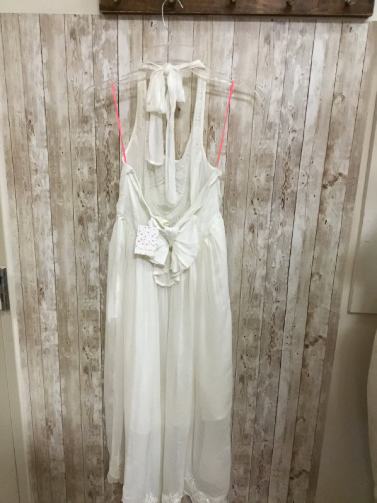 Size L NEW ROMANTICS Cream Dress