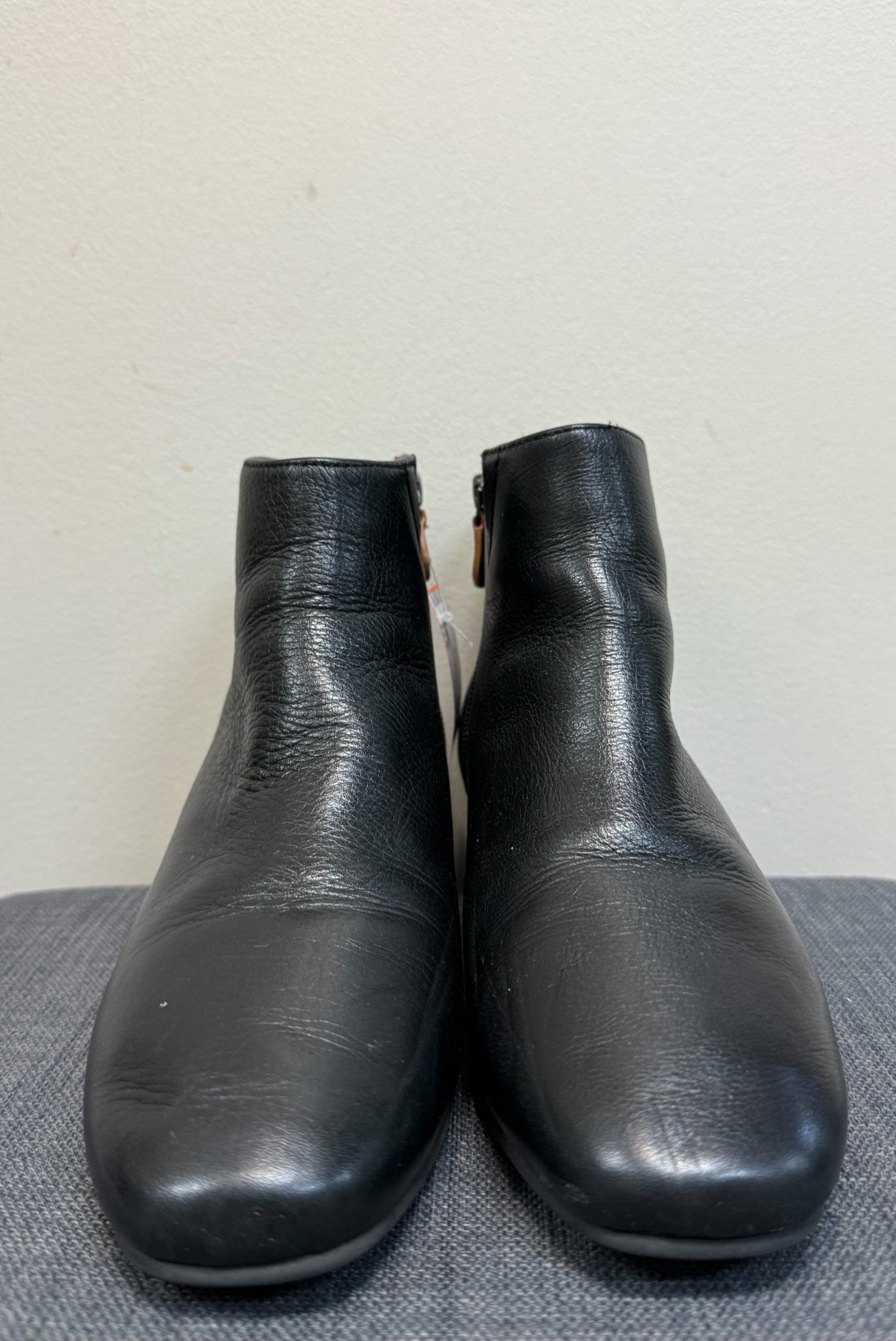 8 GENTLE SOUL Black Boots