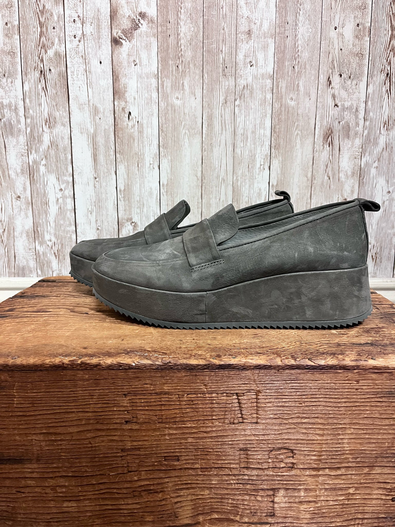 EILEEN FISHER 8.5 Gray SHOES