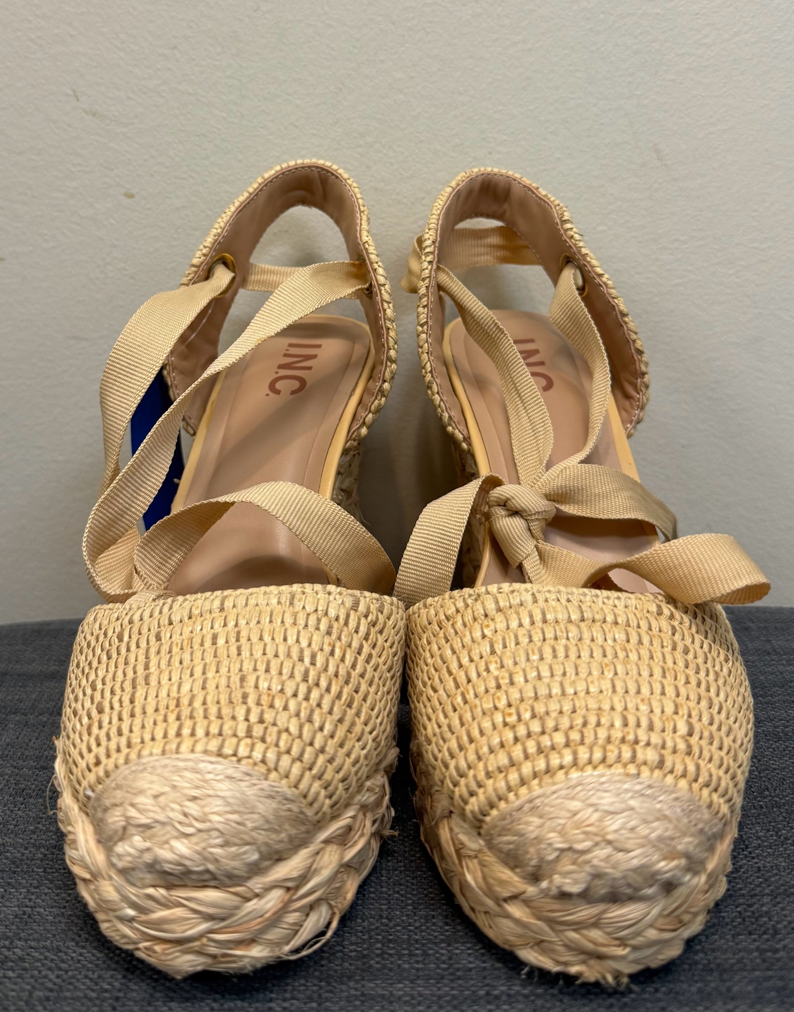 6 INC RAFFIA Wedges