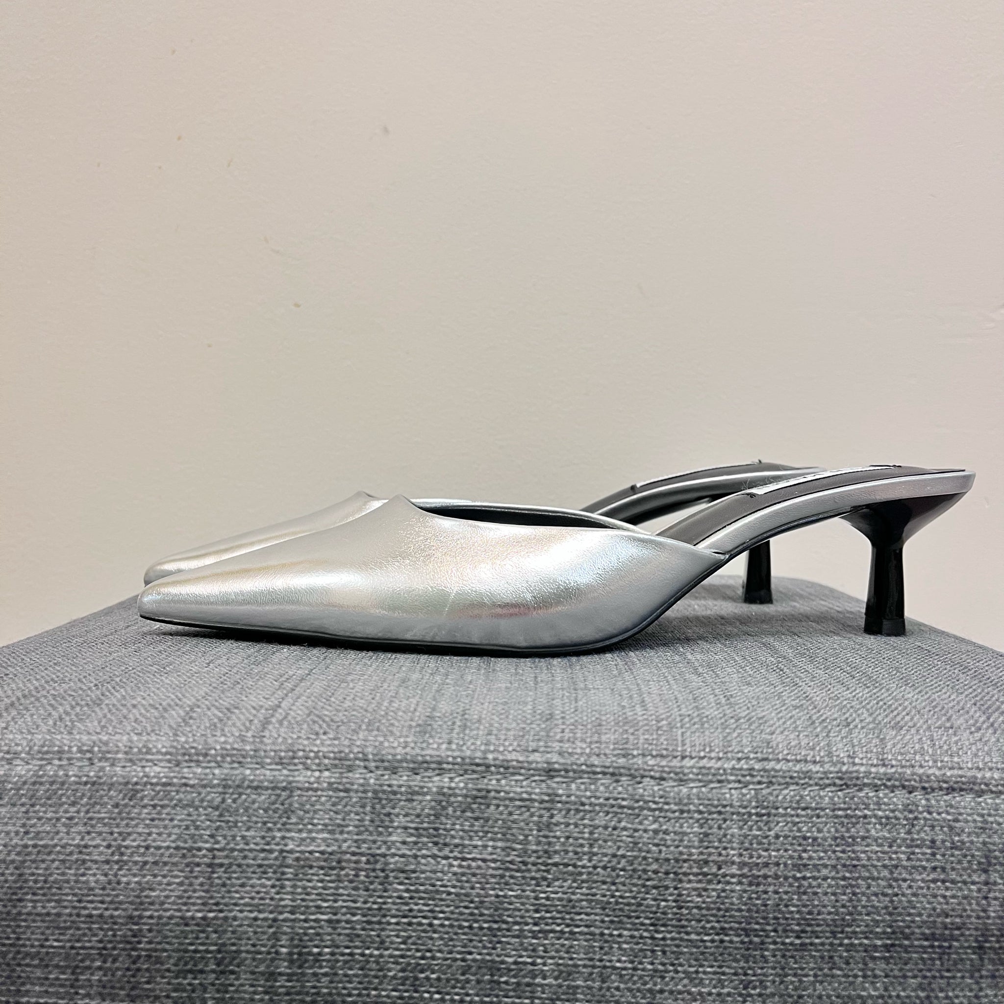 9.5 STEVE MADDEN Silver SHOES
