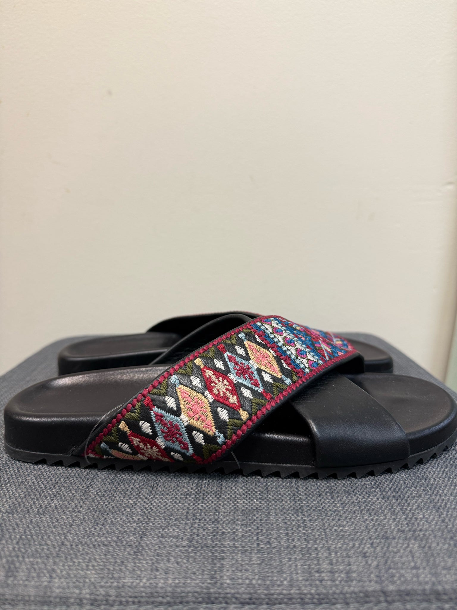 JOHNNY WAS 6 Black Print Sandals