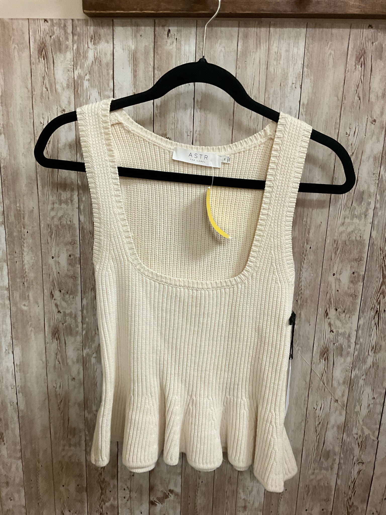 Size M ASTR Beige Top