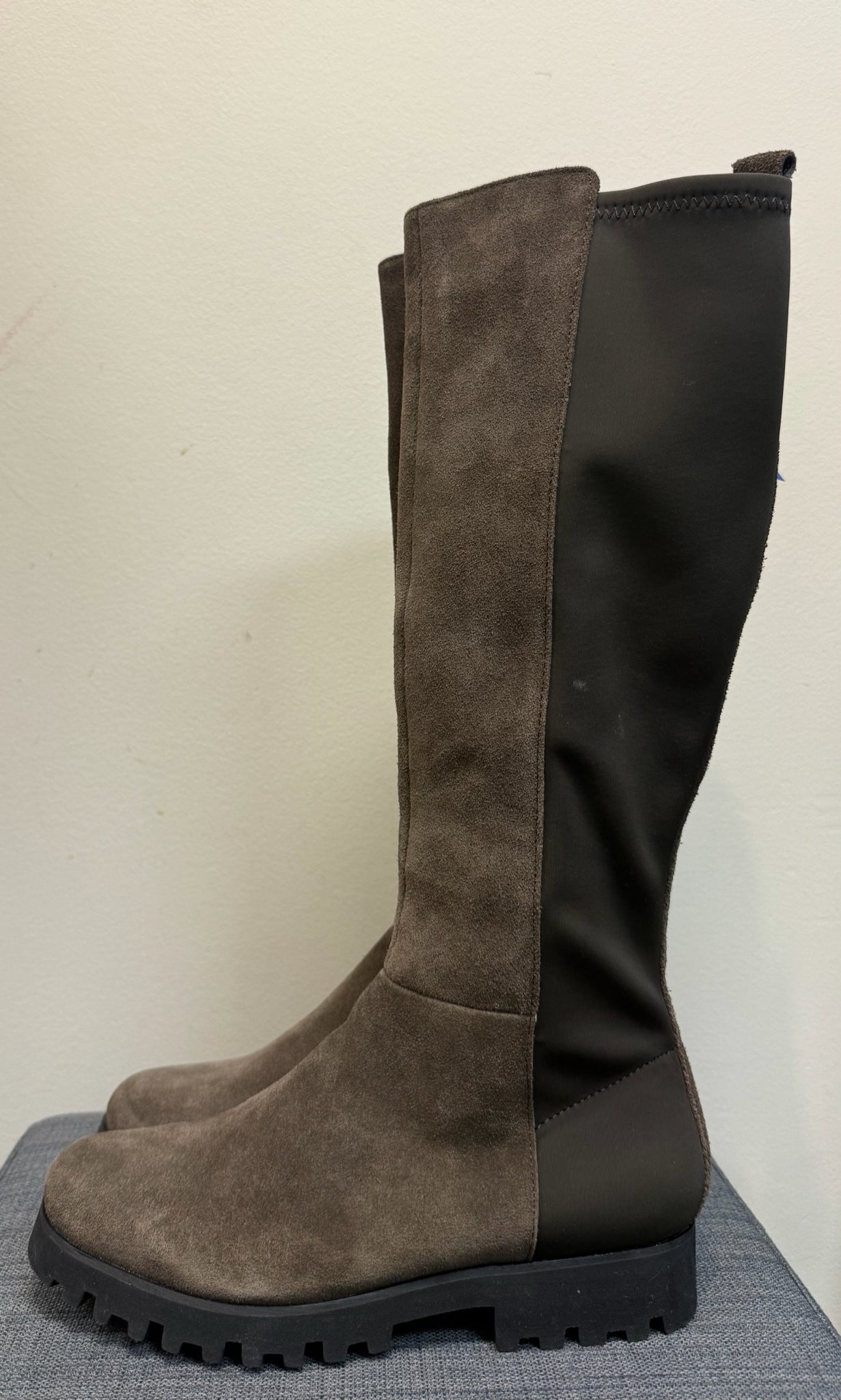 DONALD J PLINER 7 Taupe Boots