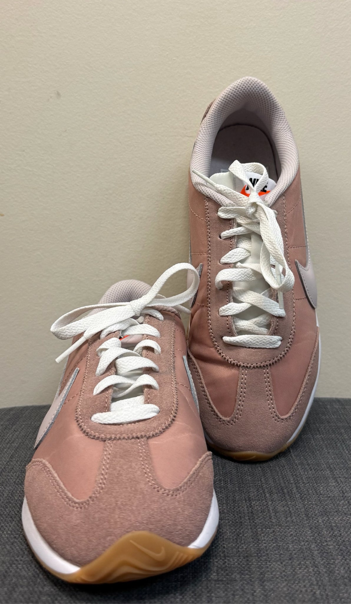 7.5 NIKE Mauve Sneakers